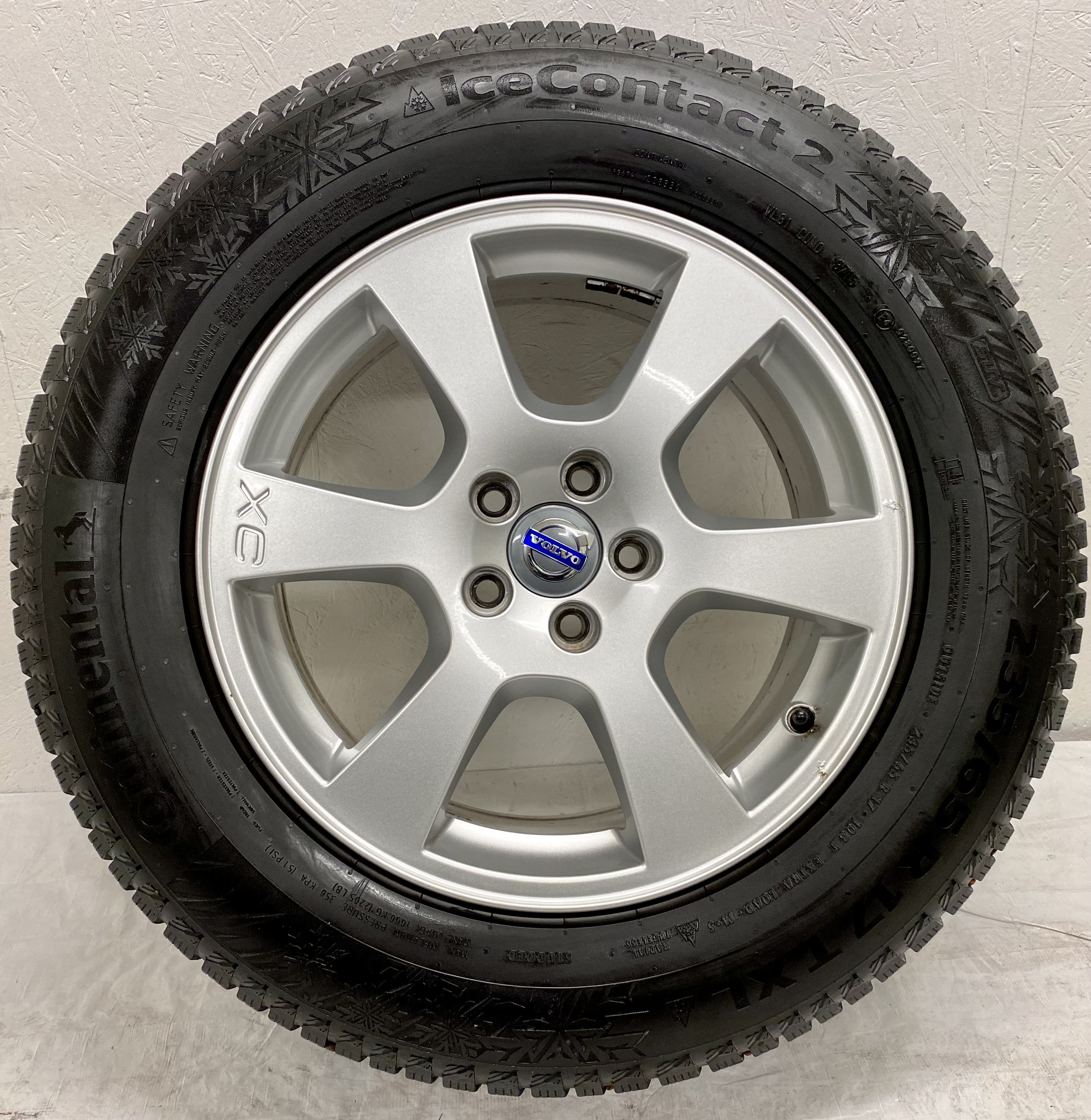 Kompletta Vinterhjul DUBB | 17" VOLVO SEGIN XC60 5x108 7.5x17 ET55 63.4 | 2 st 235/65 R17 108T XL Continental Ice Contact 2 SUV | V37-2015 | 5|5 mm Bra Dubb + 2 st 235/65 R17 108T XL Continental Conti Ice Contact 4x4 | V36-2014 | 4|4 mm Slitna Dubb - 6