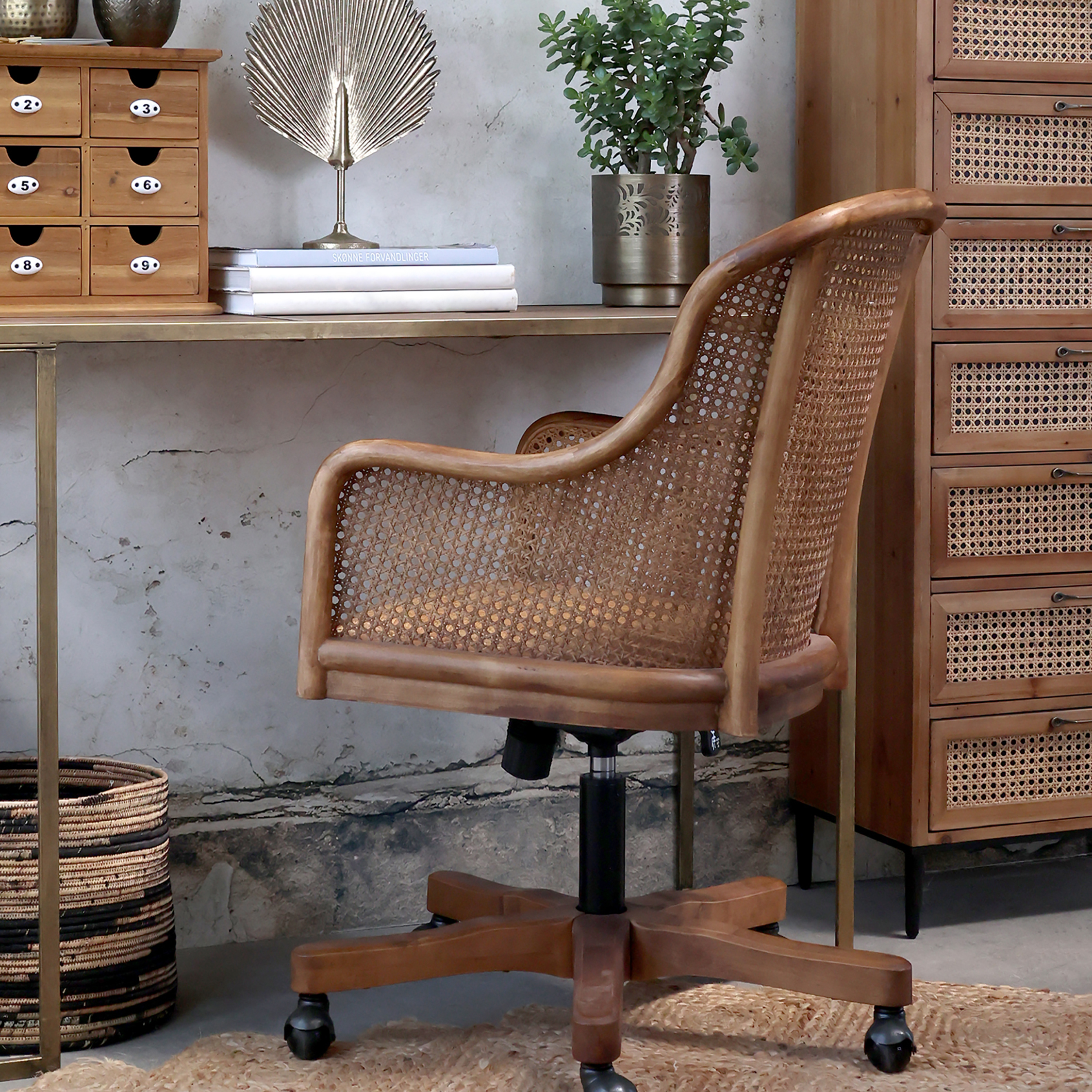 Kontorsstol med karm i rotting, fransk stil, från Chic Antique