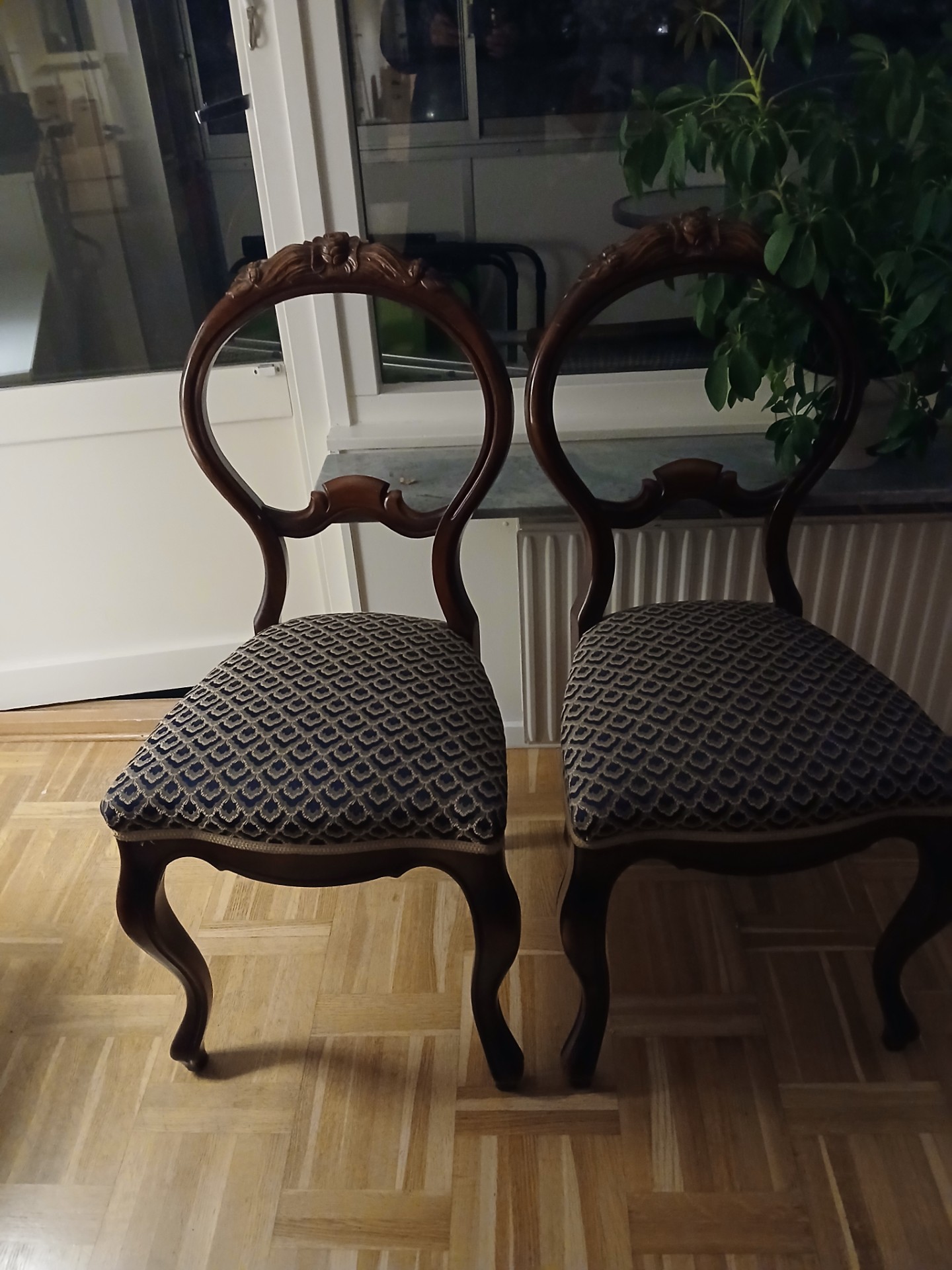 Ett par stolar, Rokoko stil