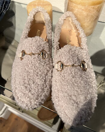 Alberville Wiola Loafers Fluffig Vit Textil