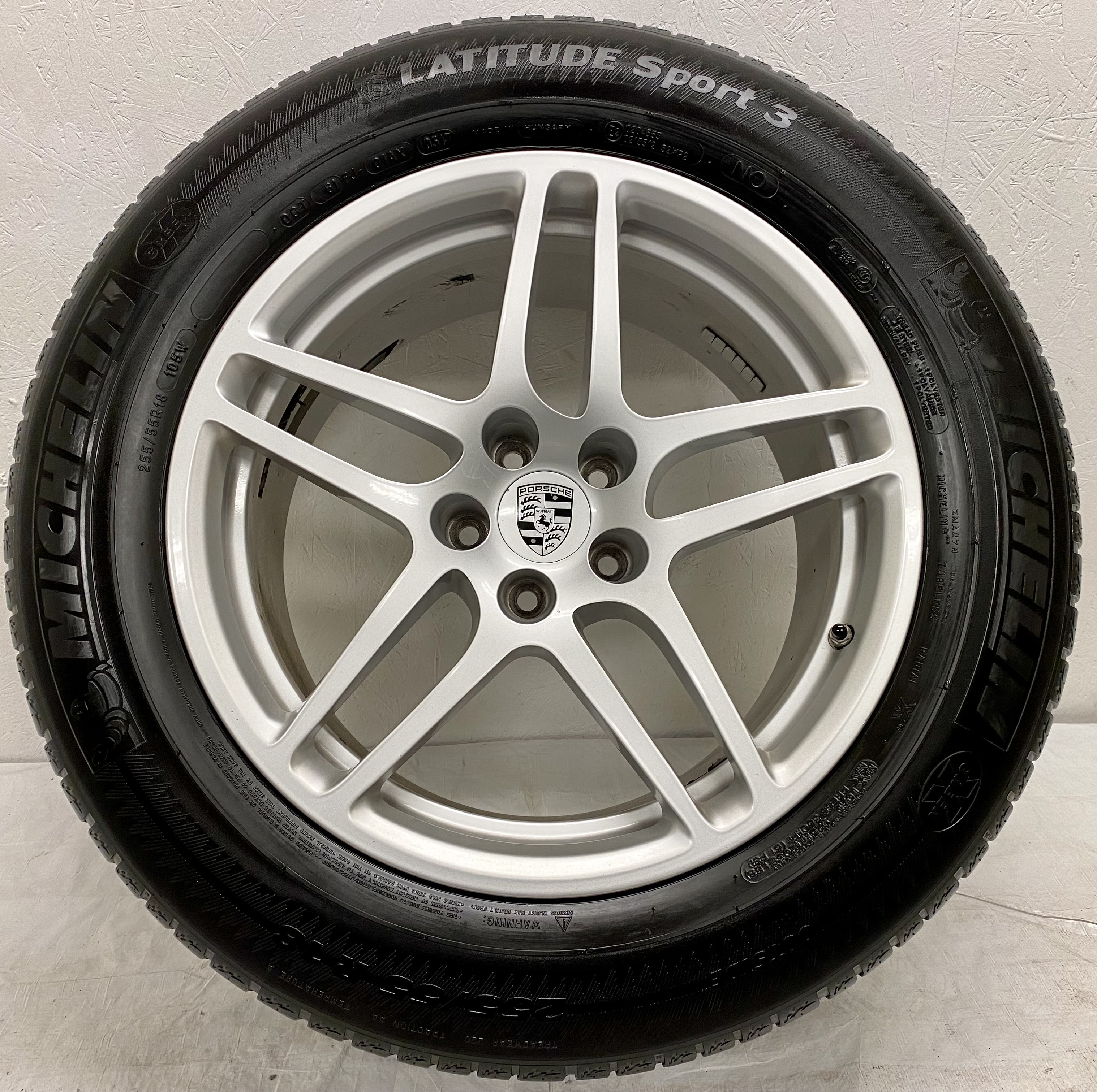Kompletta Sommarhjul | 18" PORSCHE Macan 95B Original 5x112 | 2 st 8x18 ET21 66.6 + 235/60 R18 103W NO Michelin Latitude Sport 3 | V02-2017 | 5|5 mm + 2 st 9x18 ET21 66.6 + 255/55 R18 105W NO Michelin Latitude Sport 3 | V05-2017 | 4|4 mm - 5