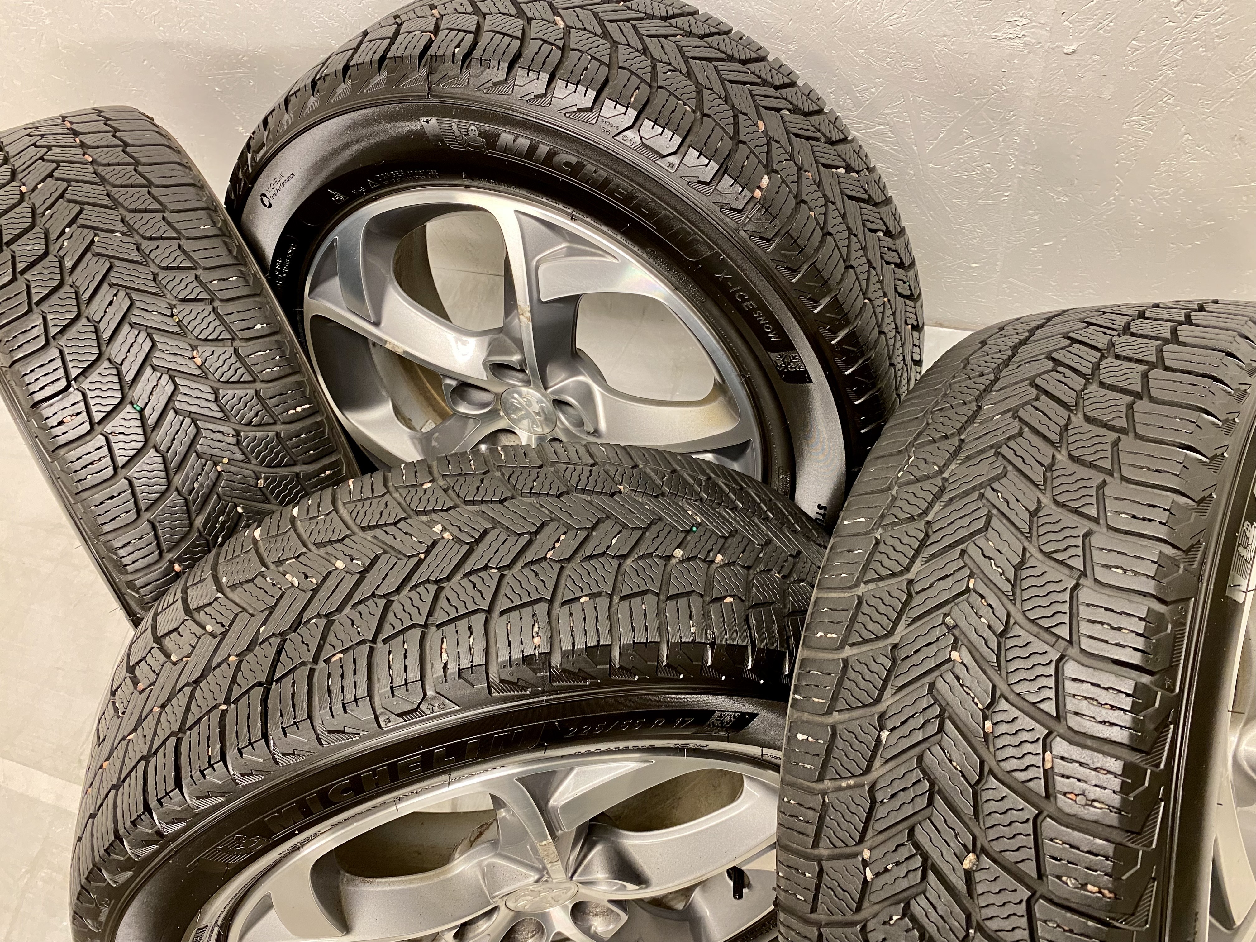 Kompletta Vinterhjul Friktion 4st | 17" Peugeot 508 9671401677 5x108 7x17 ET46 65.1 | 225/55 R17 101H XL Michelin X-Ice Snow | V38-2023 | 7|7|7|7 mm - 3