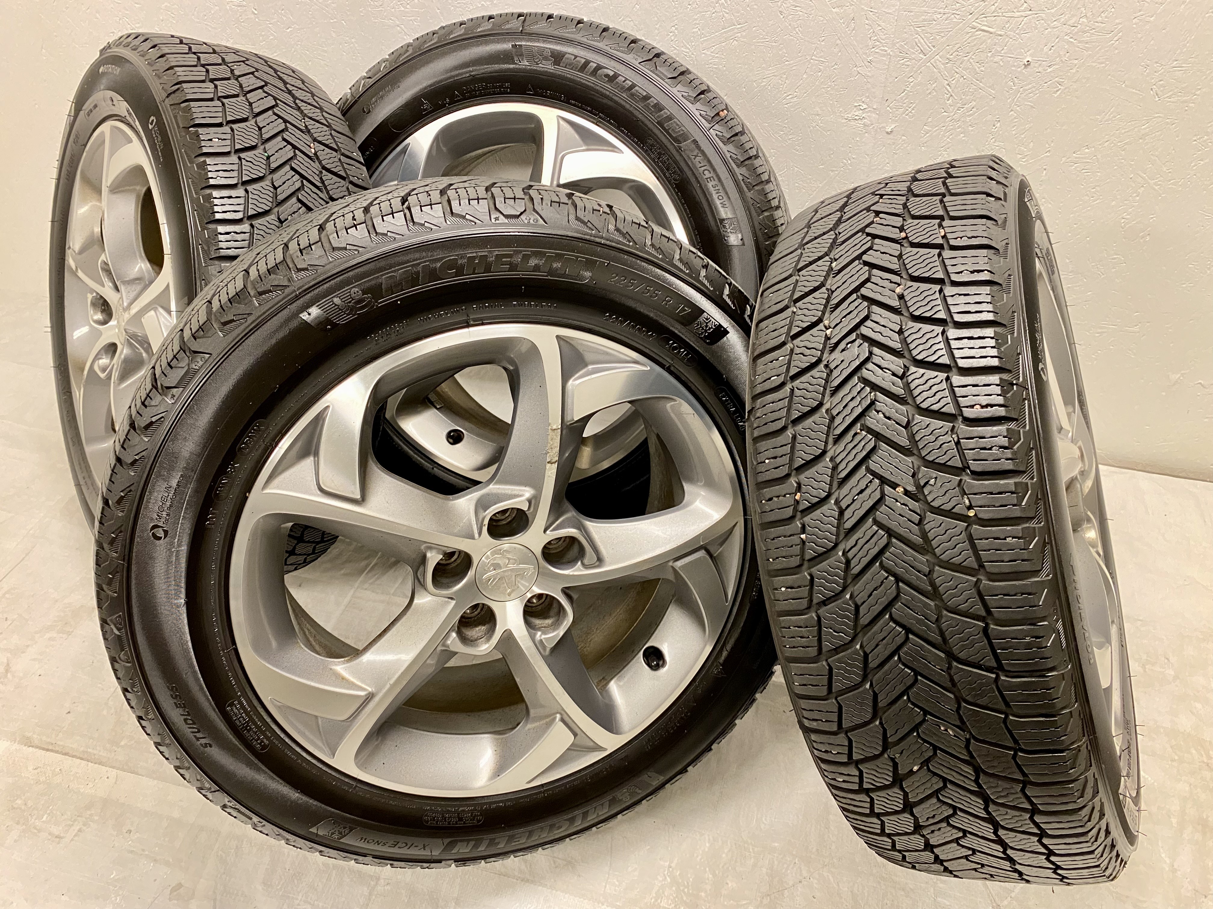 Kompletta Vinterhjul Friktion 4st | 17" Peugeot 508 9671401677 5x108 7x17 ET46 65.1 | 225/55 R17 101H XL Michelin X-Ice Snow | V38-2023 | 7|7|7|7 mm - 2