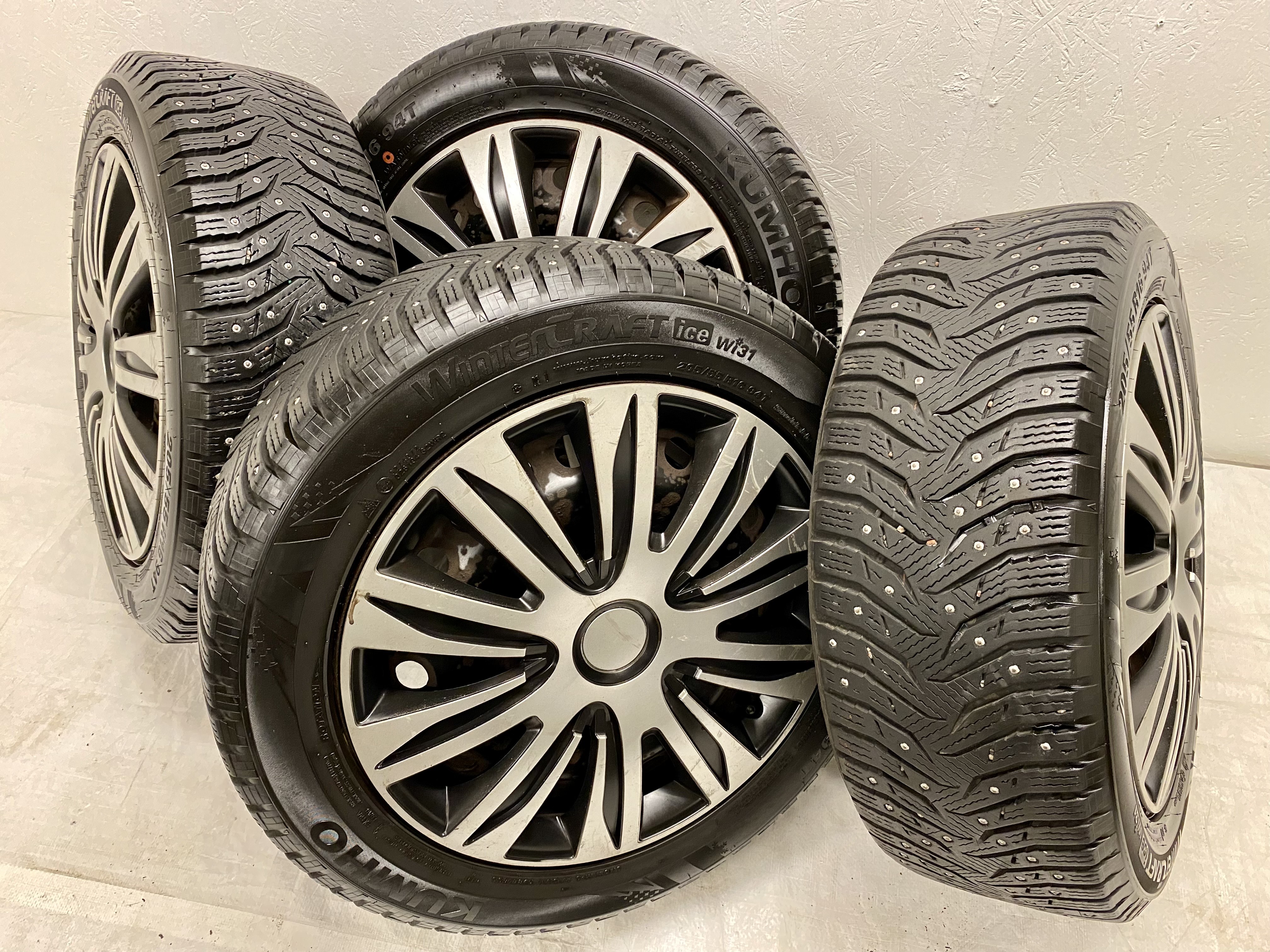 Kompletta Vinterhjul DUBB | 16" FORD FOCUS Plåt 5x108 7x16 ET52.5?? 63.4 | 205/55 R16 94T Kumho Winter Craft Ice Wi31 | 2 st V24-2017 | 6|6 mm + 2 st V46-2019 | 8|8 mm - 2