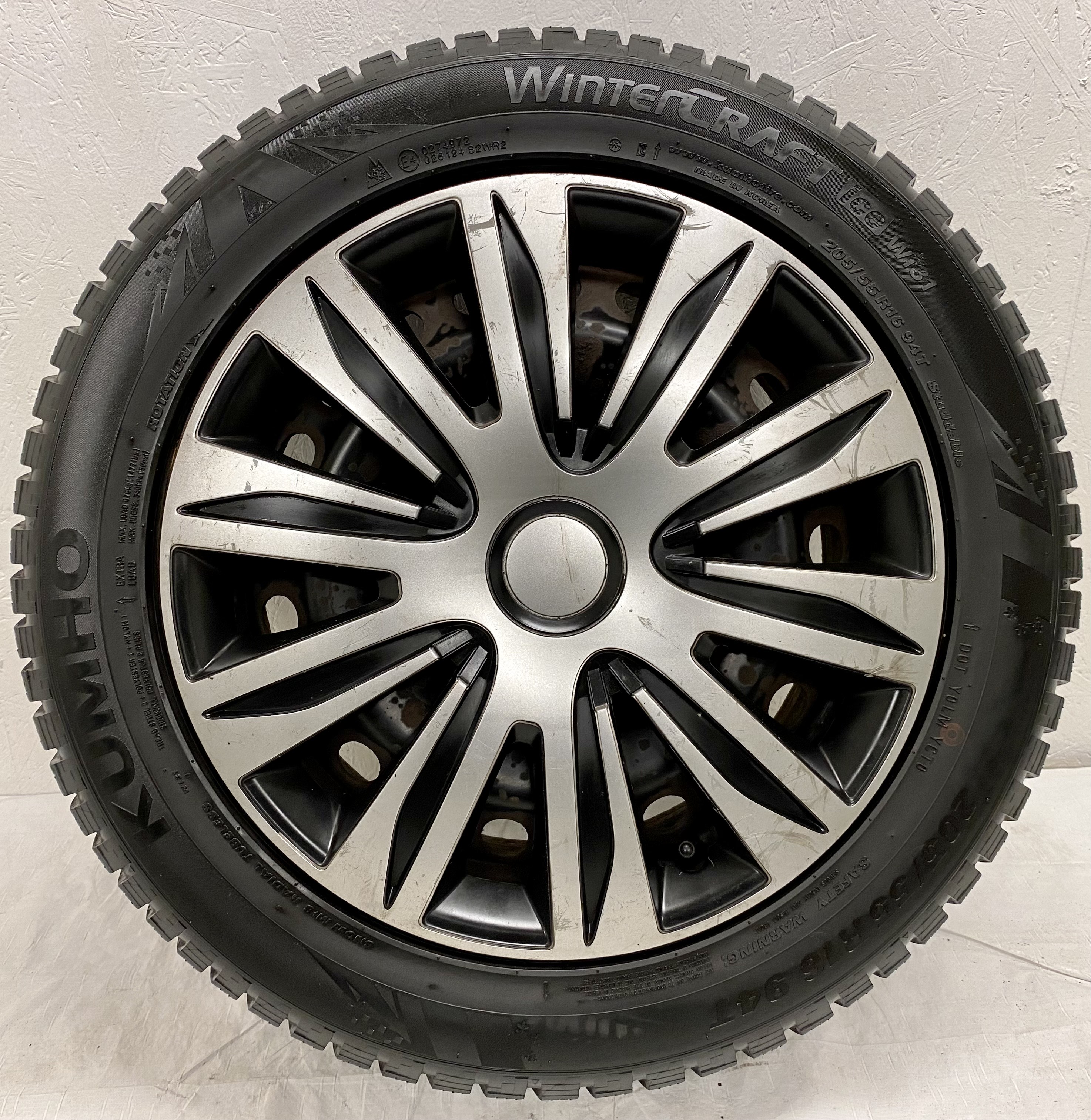Kompletta Vinterhjul DUBB | 16" FORD FOCUS Plåt 5x108 7x16 ET52.5?? 63.4 | 205/55 R16 94T Kumho Winter Craft Ice Wi31 | 2 st V24-2017 | 6|6 mm + 2 st V46-2019 | 8|8 mm - 10