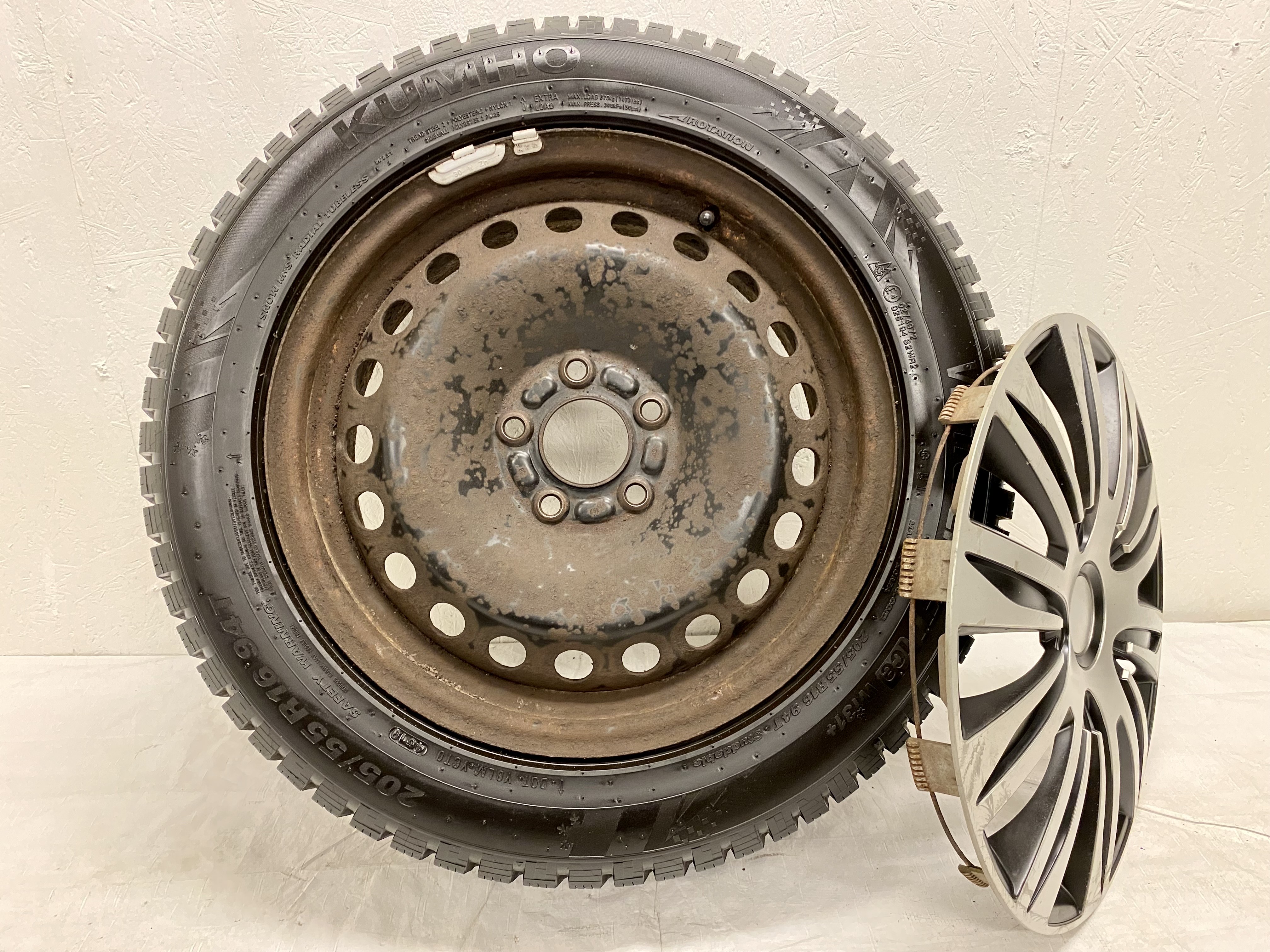 Kompletta Vinterhjul DUBB | 16" FORD FOCUS Plåt 5x108 7x16 ET52.5?? 63.4 | 205/55 R16 94T Kumho Winter Craft Ice Wi31 | 2 st V24-2017 | 6|6 mm + 2 st V46-2019 | 8|8 mm - 9