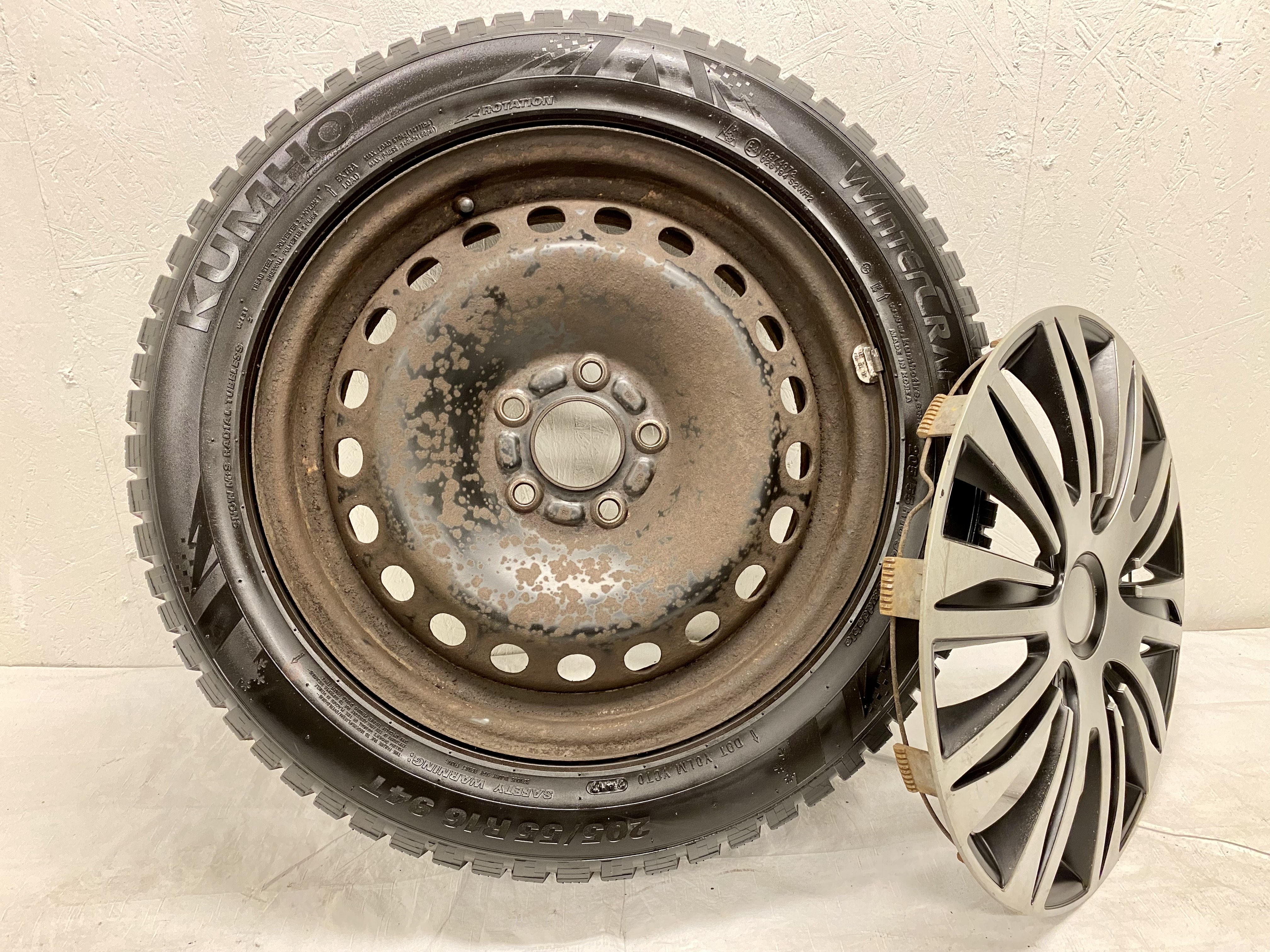 Kompletta Vinterhjul DUBB | 16" FORD FOCUS Plåt 5x108 7x16 ET52.5?? 63.4 | 205/55 R16 94T Kumho Winter Craft Ice Wi31 | 2 st V24-2017 | 6|6 mm + 2 st V46-2019 | 8|8 mm - 7