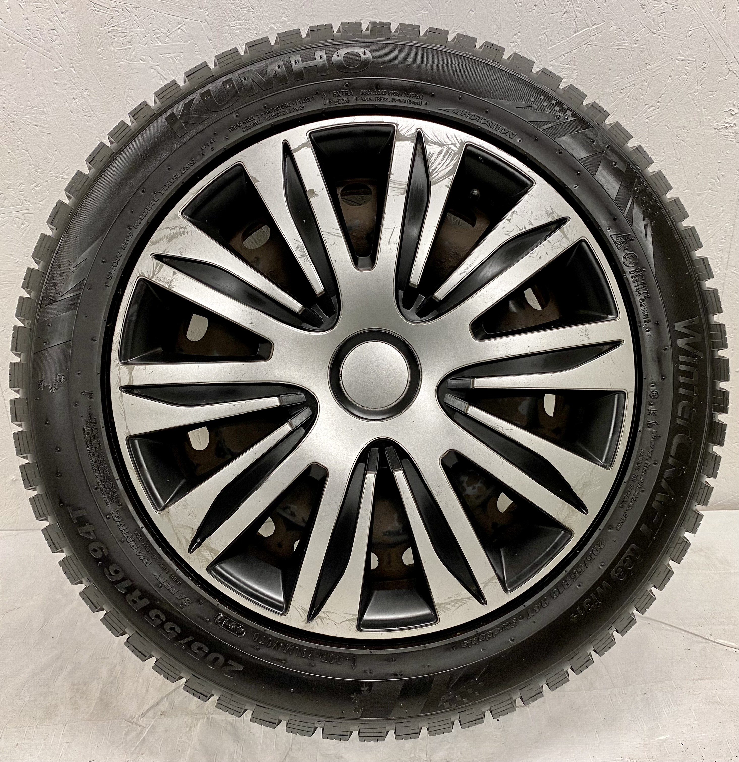 Kompletta Vinterhjul DUBB | 16" FORD FOCUS Plåt 5x108 7x16 ET52.5?? 63.4 | 205/55 R16 94T Kumho Winter Craft Ice Wi31 | 2 st V24-2017 | 6|6 mm + 2 st V46-2019 | 8|8 mm - 8