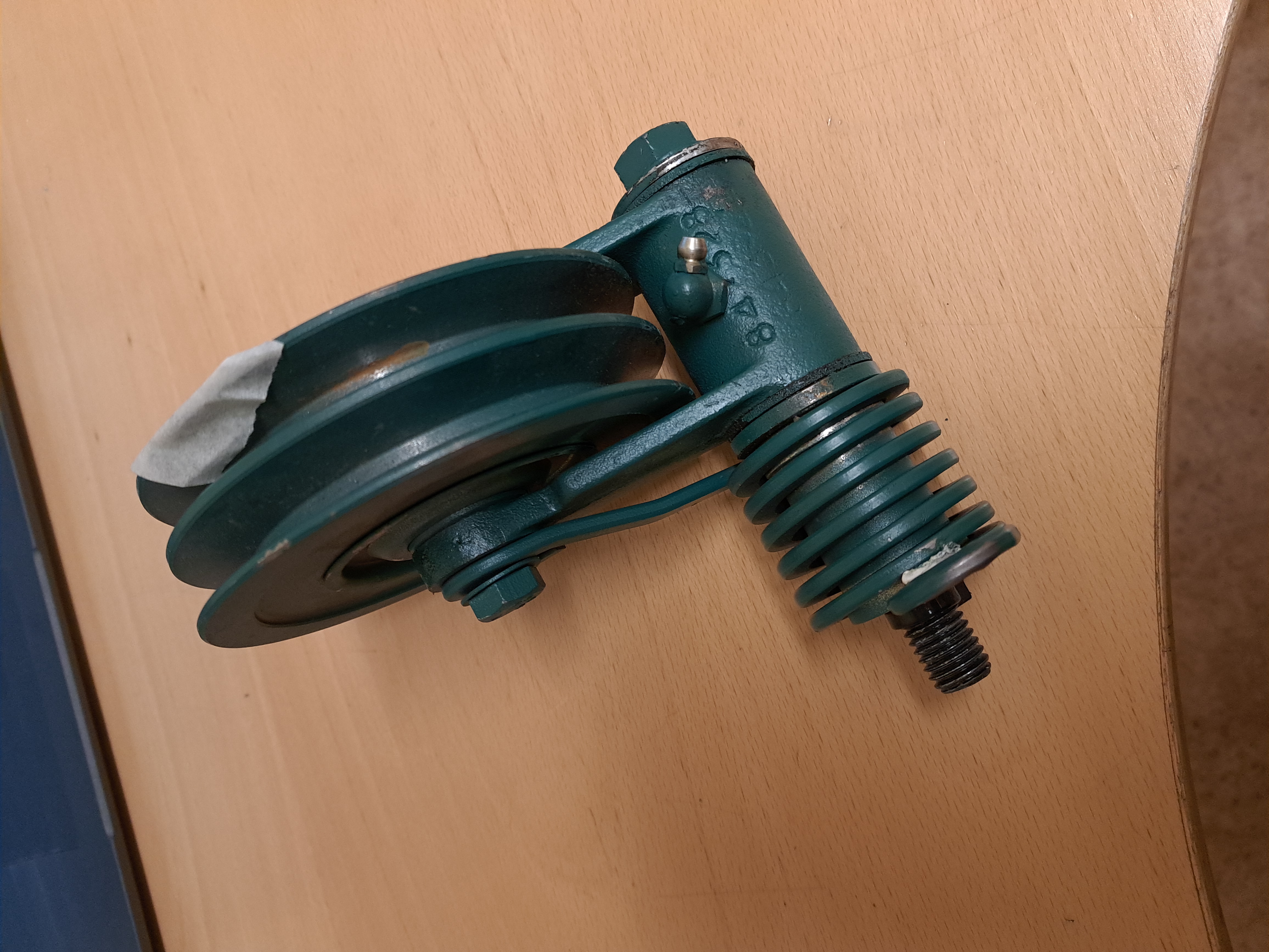 Belt tensioner
