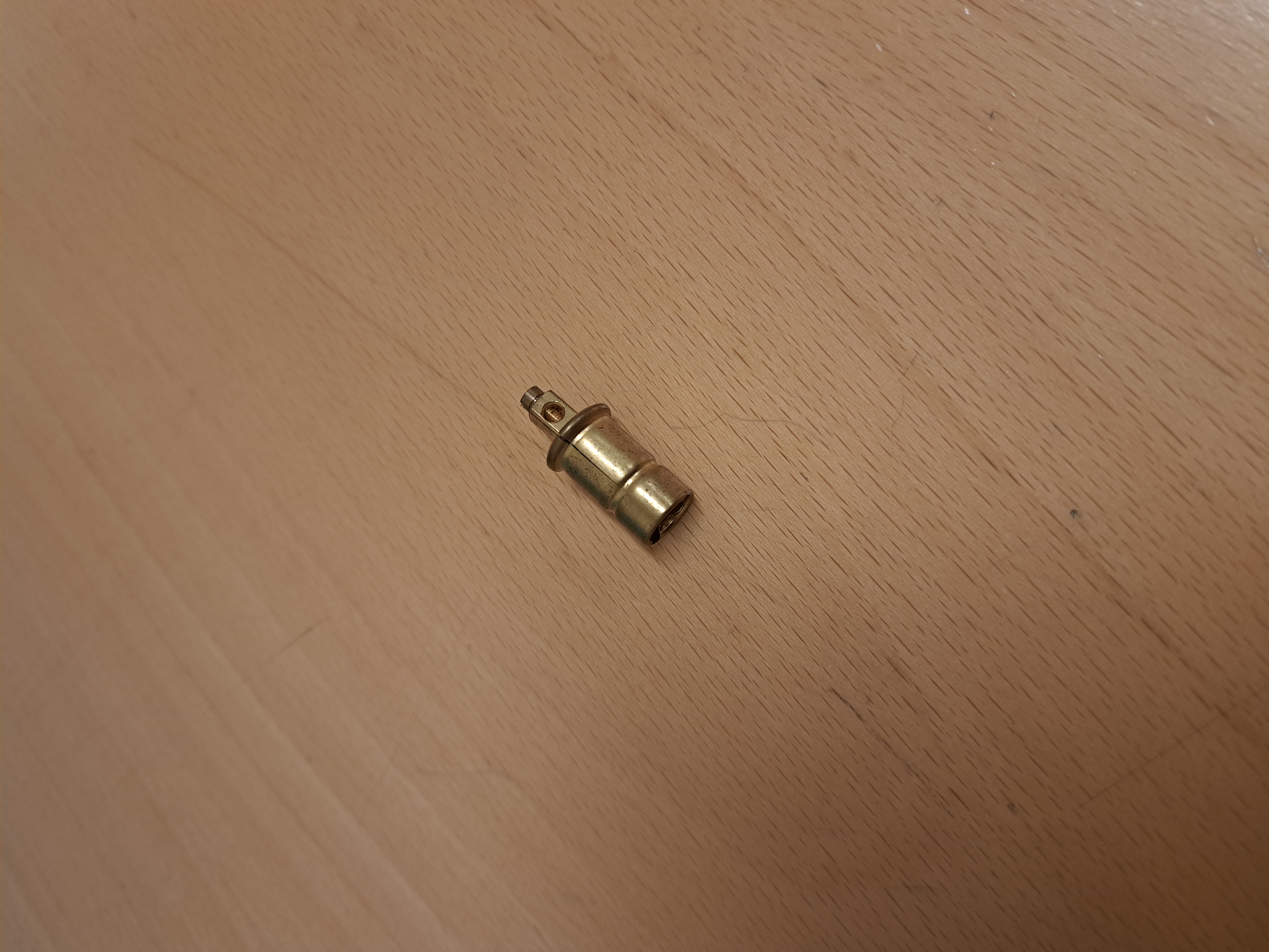 Bulb socket