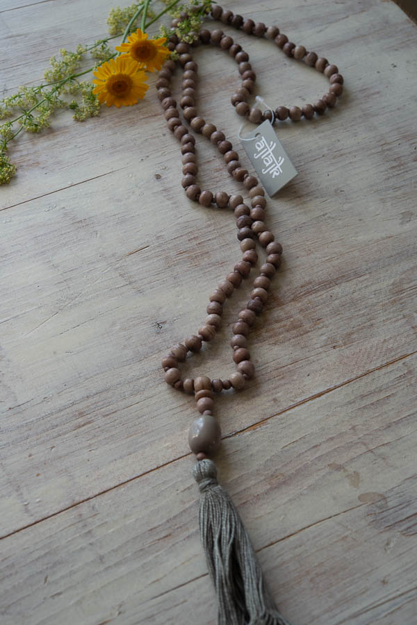 Ajlajk - Halsband med tofs Light Army