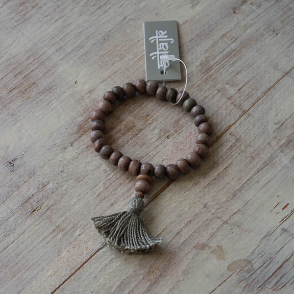 Ajlajk - Armband med tofs Light Army - 2
