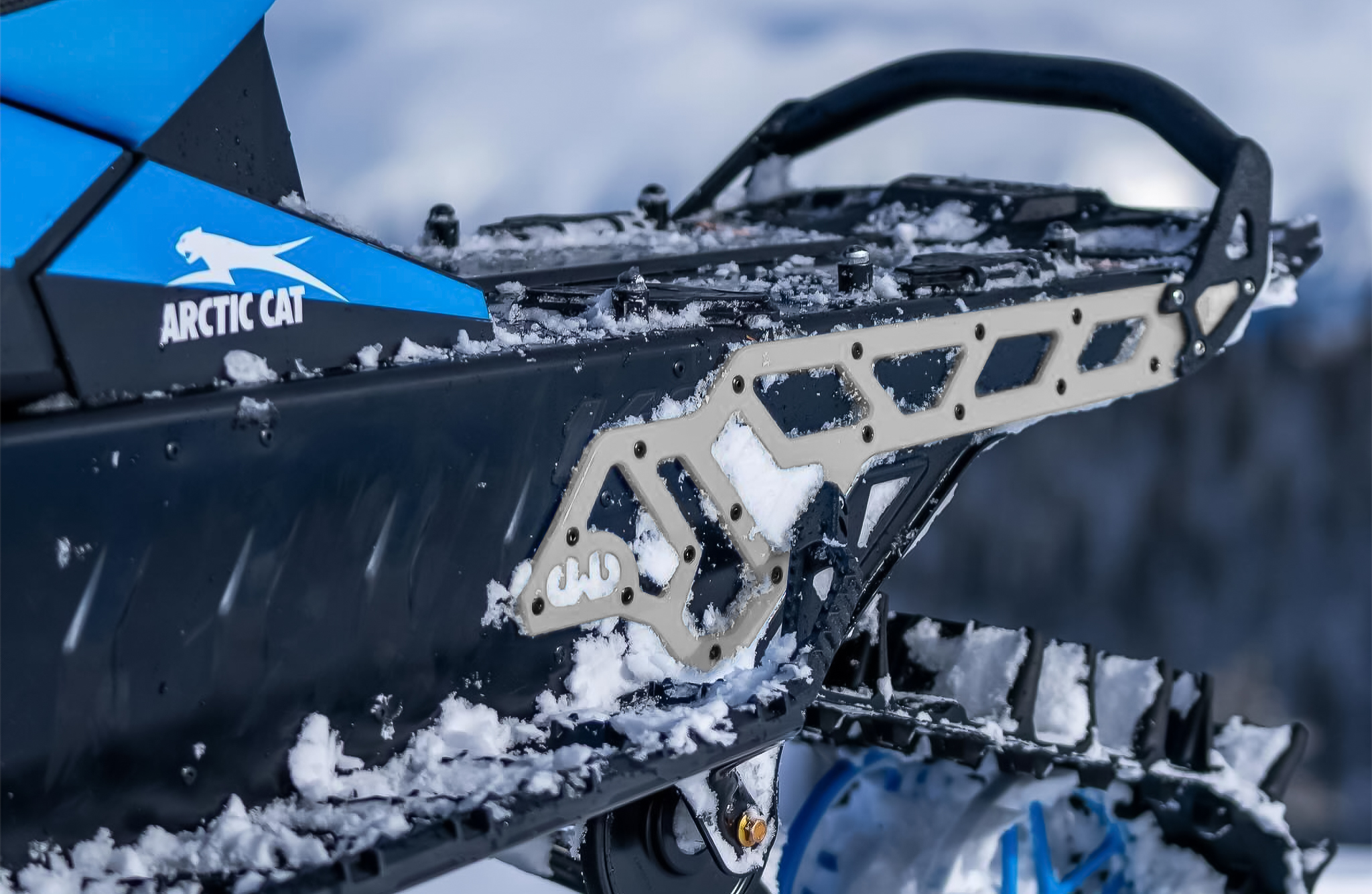 Backwoods BMP Bakbåge Arctic Cat Catalyst 146" Mountain - Spökgrå