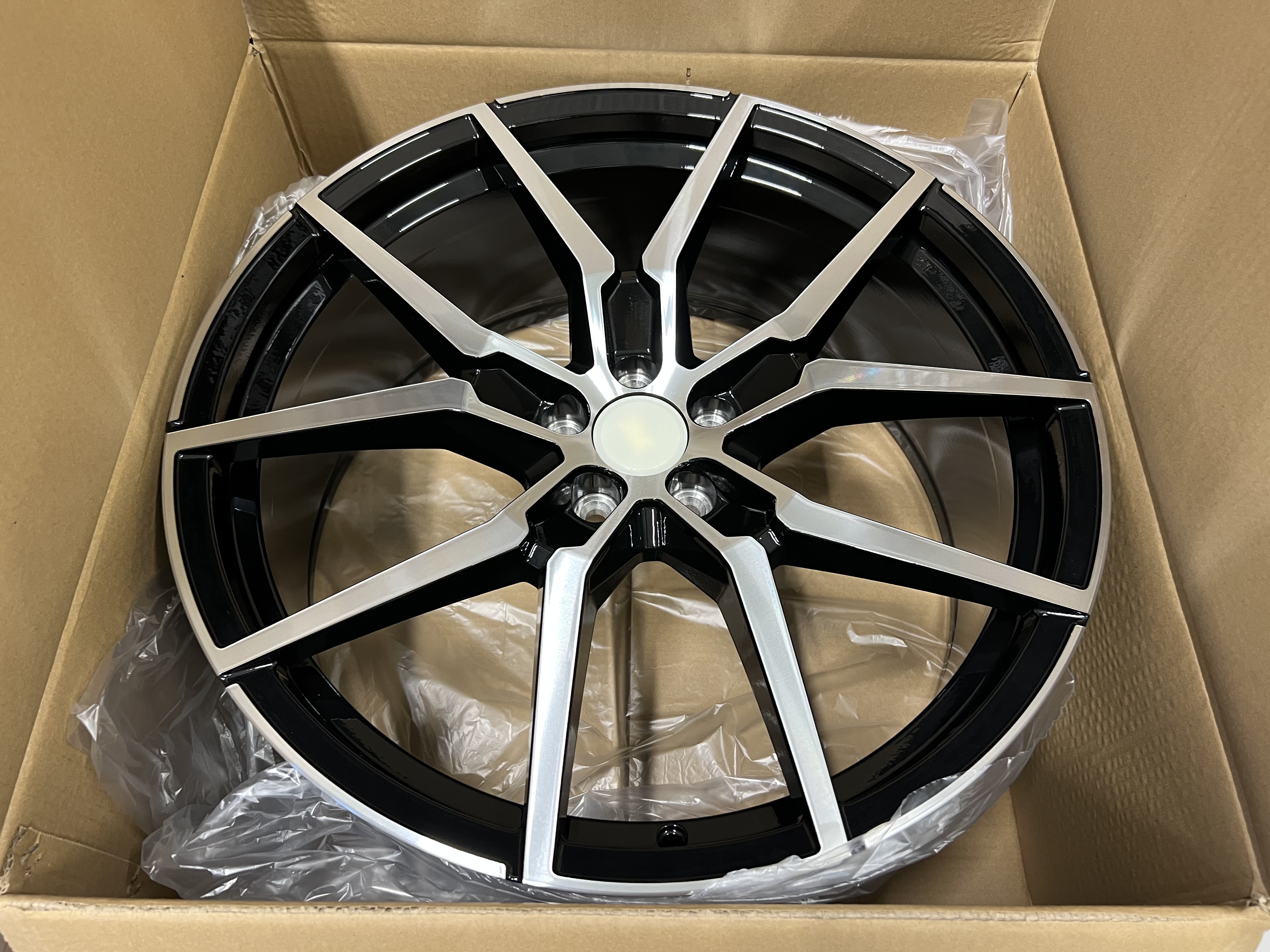 21" V-star V017 Black/polished 5x108