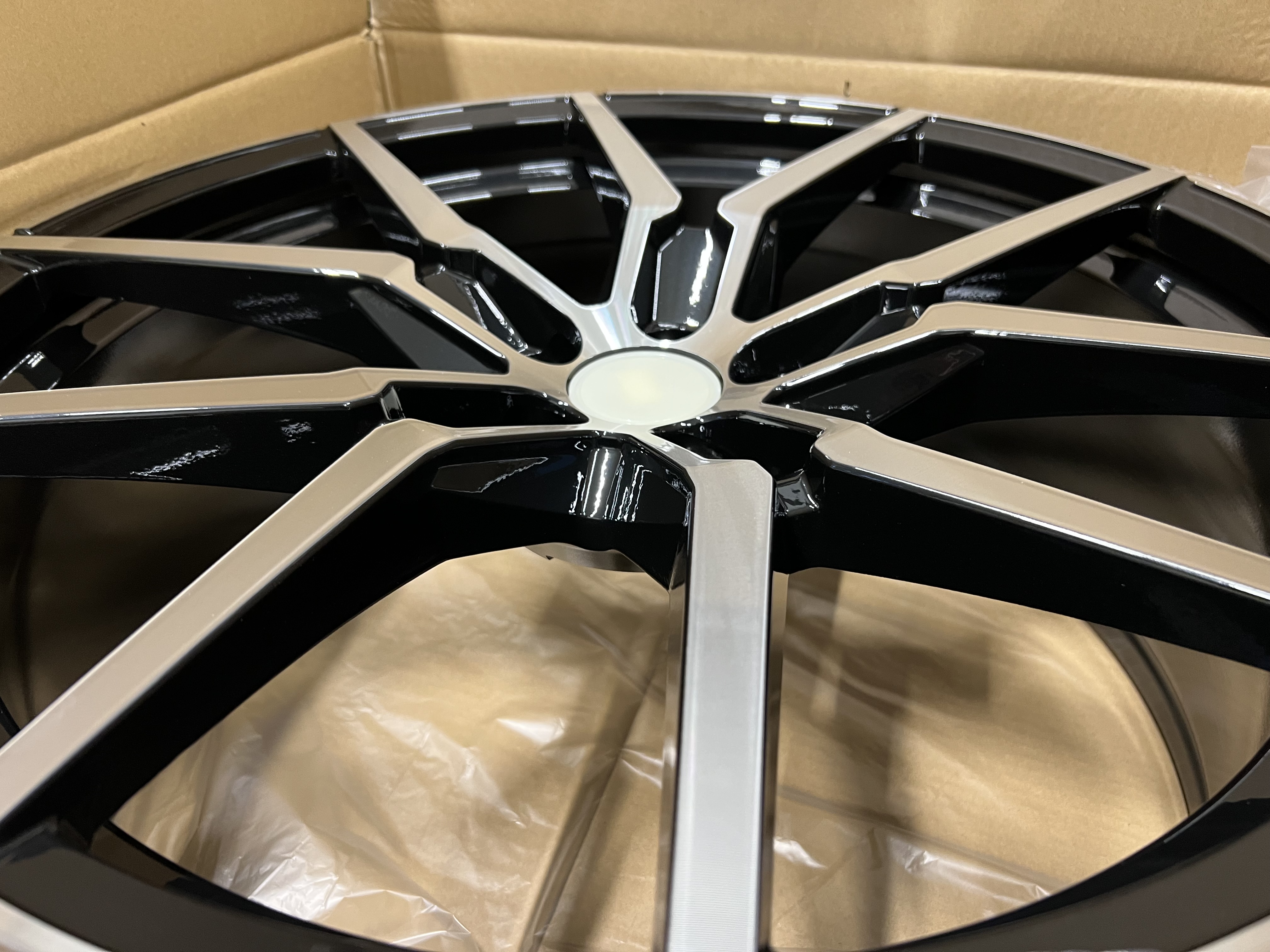 21" V-star V017 Black/polished 5x108 - 3