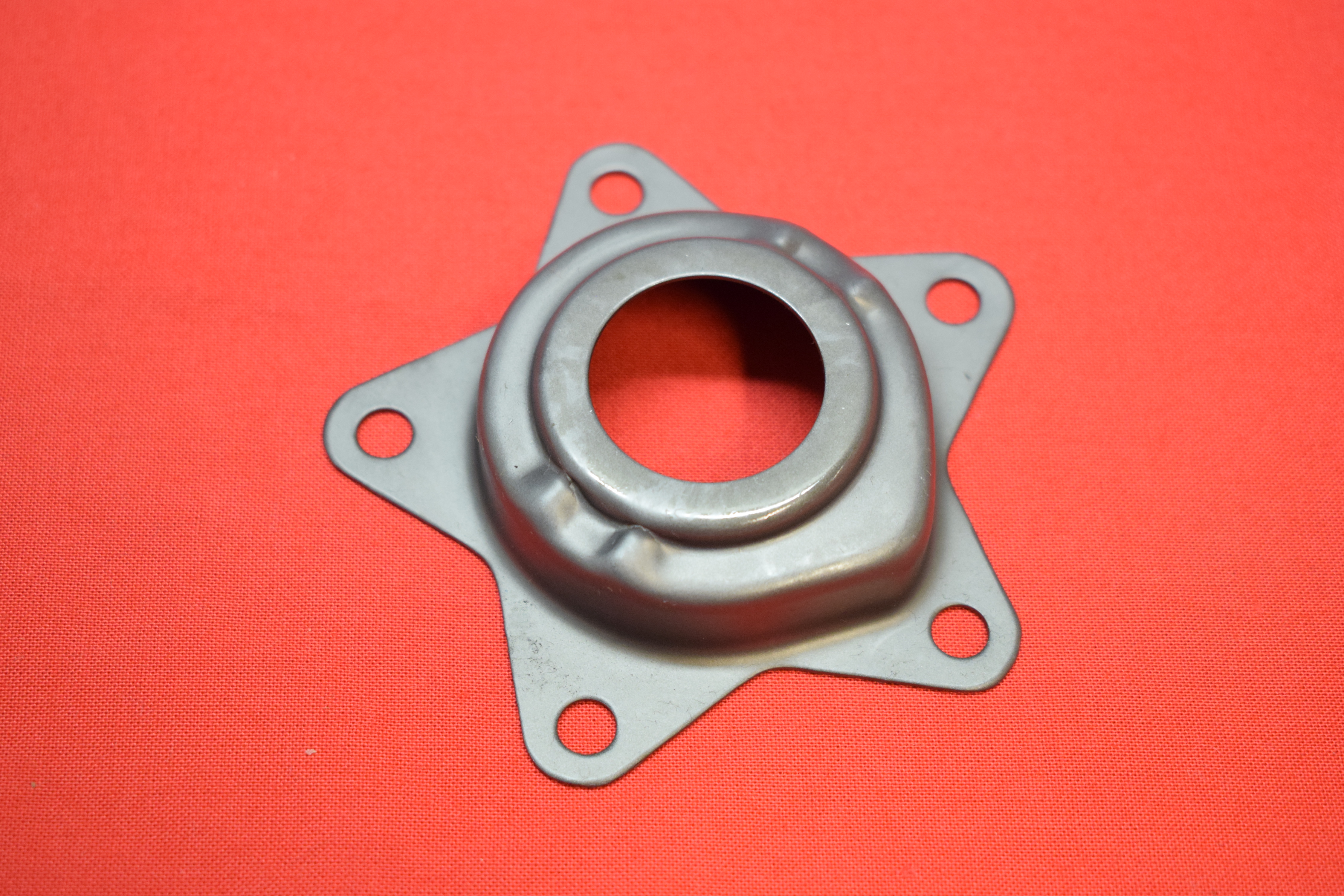 Star Hub outer cover without grease fitting hole, Harley 1936-54