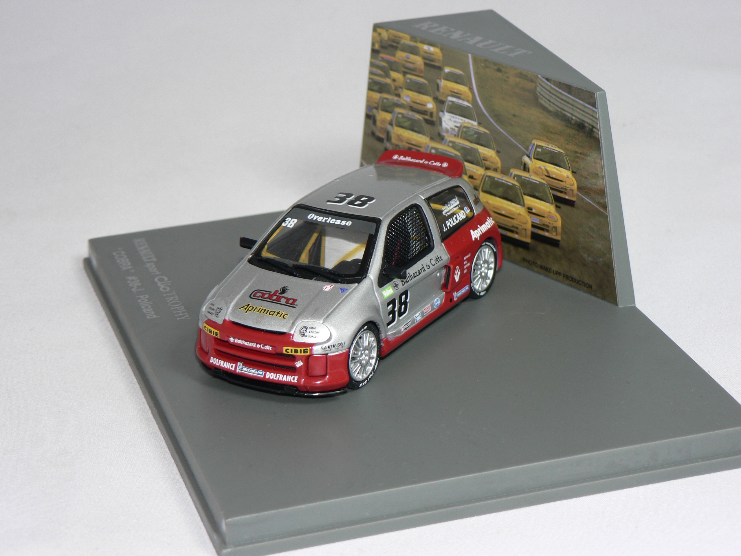 Renault  Clio   #38    1:43  Universal Hobbies
