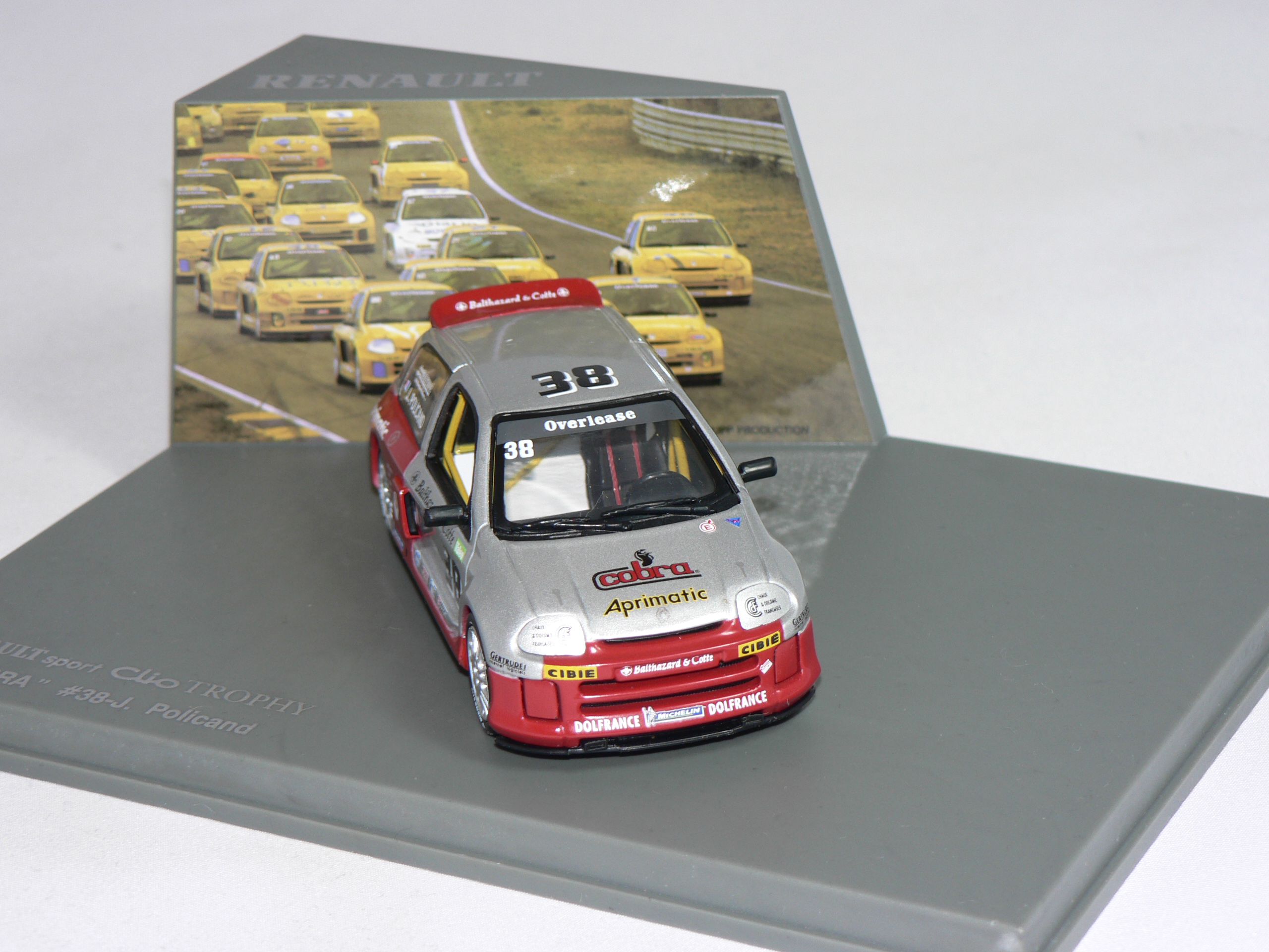 Renault  Clio   #38    1:43  Universal Hobbies - 3