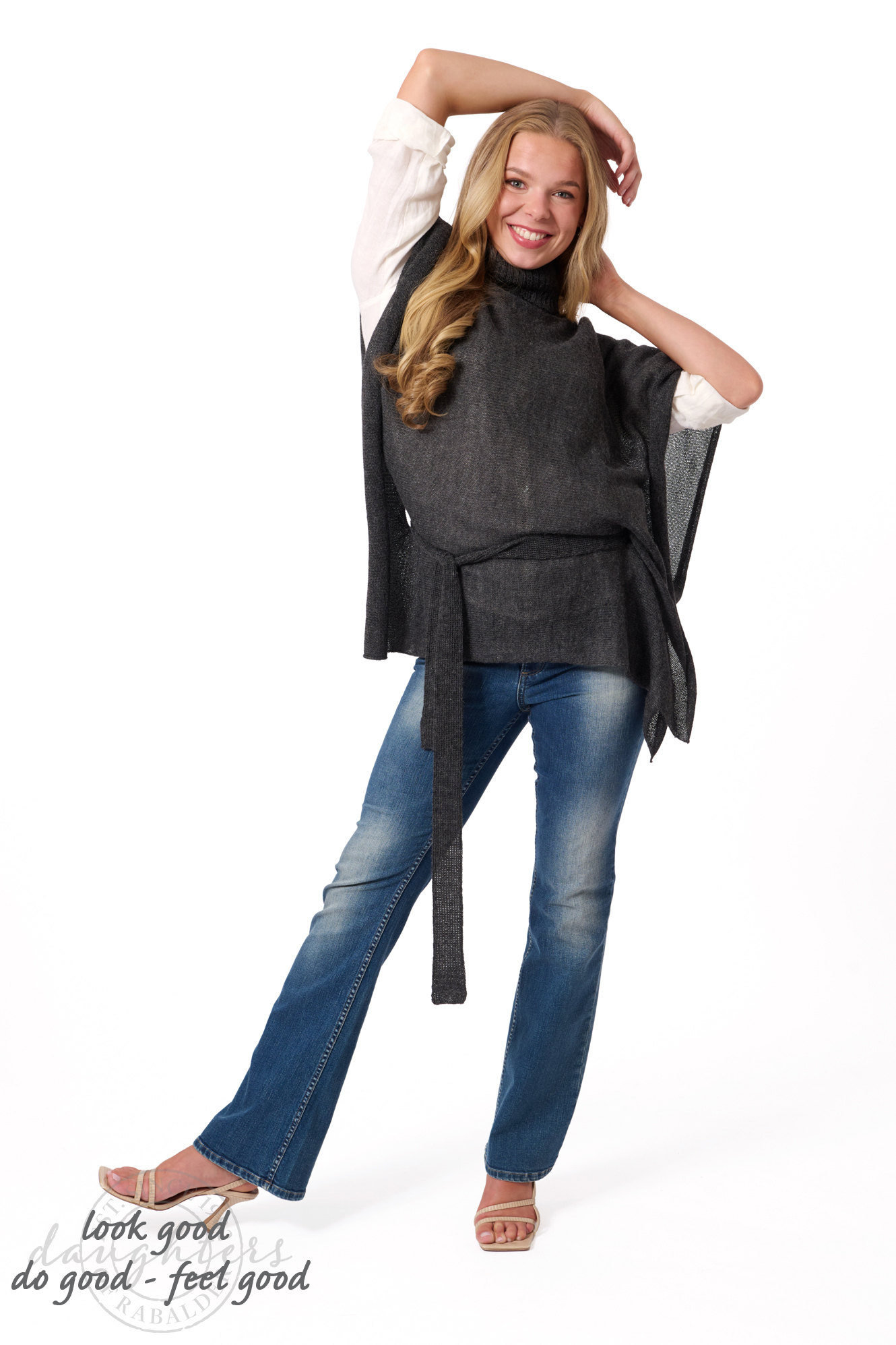 Helen alpaca poncho  platinum