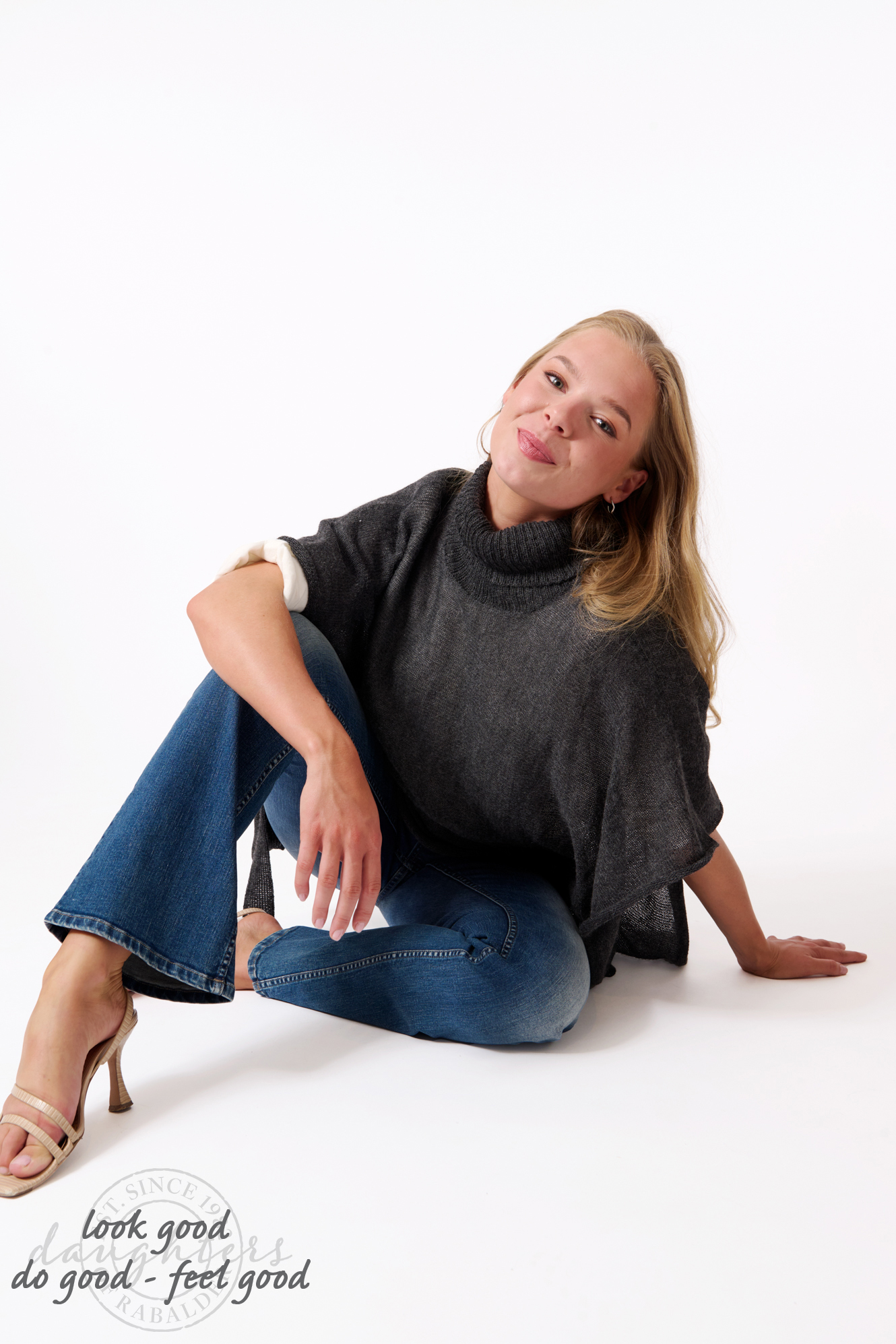 Helen alpaca poncho  platinum - 6