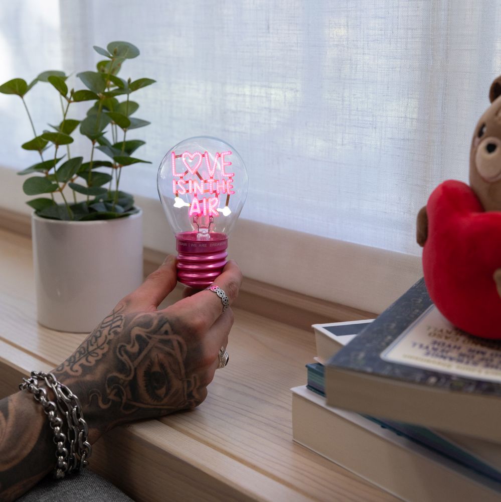 Bulb fiction, glödlampsformad bordslampa, Love is in the air - 5
