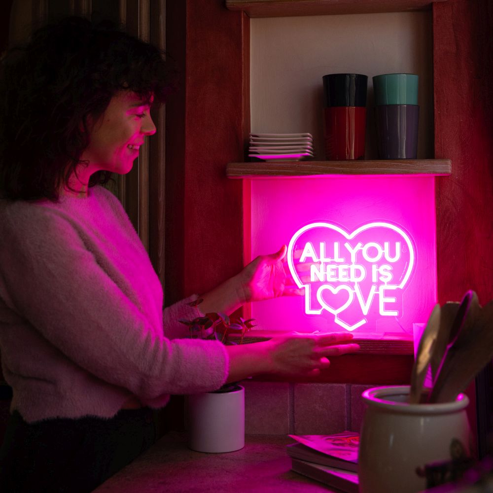 It's a sign, LED-lampa med neon-effekt, All you need is love - 4