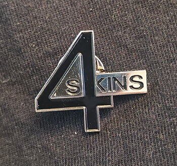 4-Skins - Metallpin (svart)