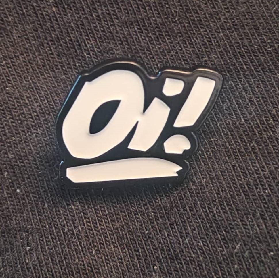 Oi! - Metallpin (vit)
