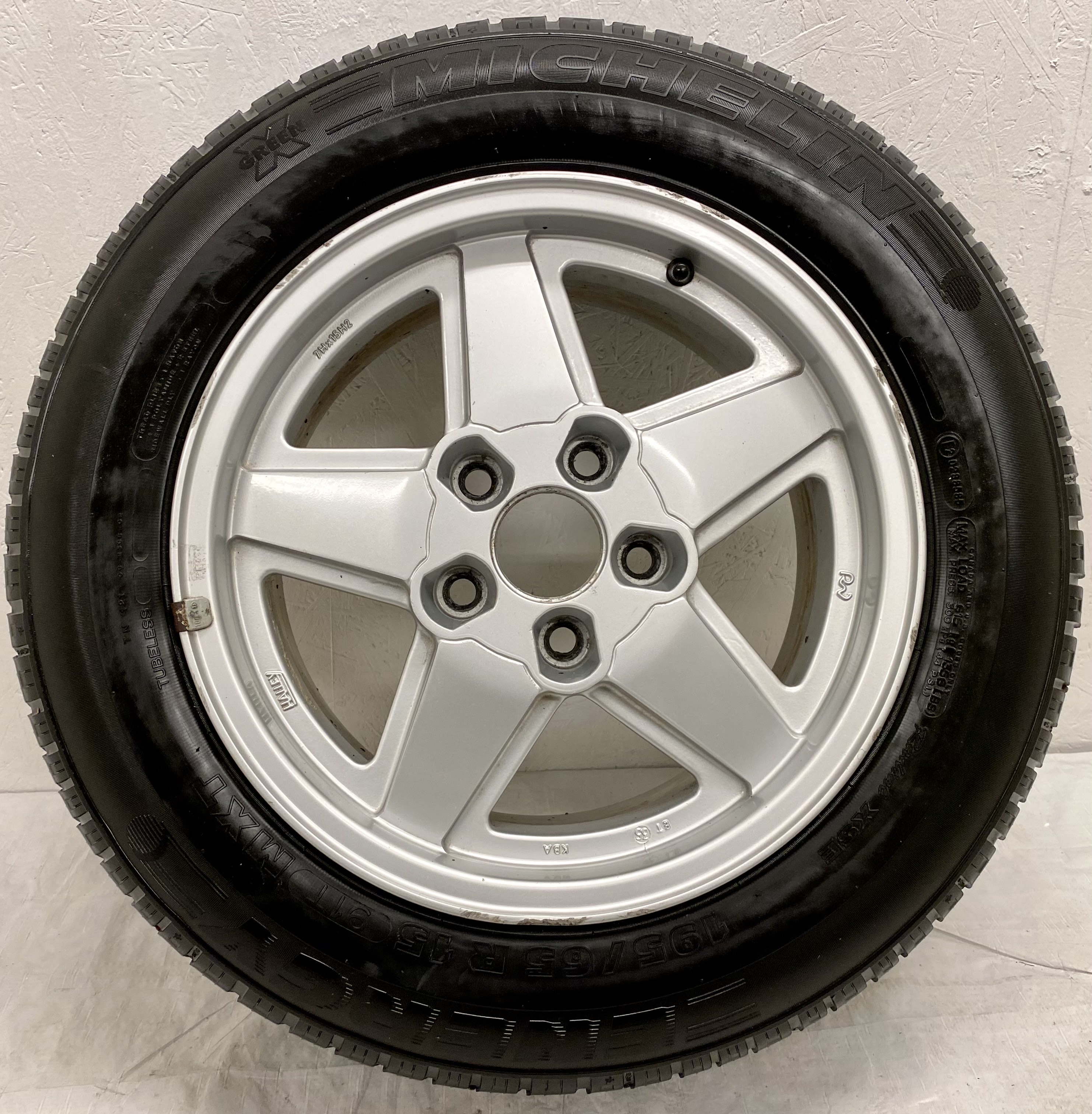Kompletta Sommarhjul | 15" HALLEY 5x114.3 7x15 ET35 70.1 + 195/65 R15 91T MXT XSE Michelin Energy X Green | V105 + 114 Gamla däck | 6|6|4|4 mm - 5