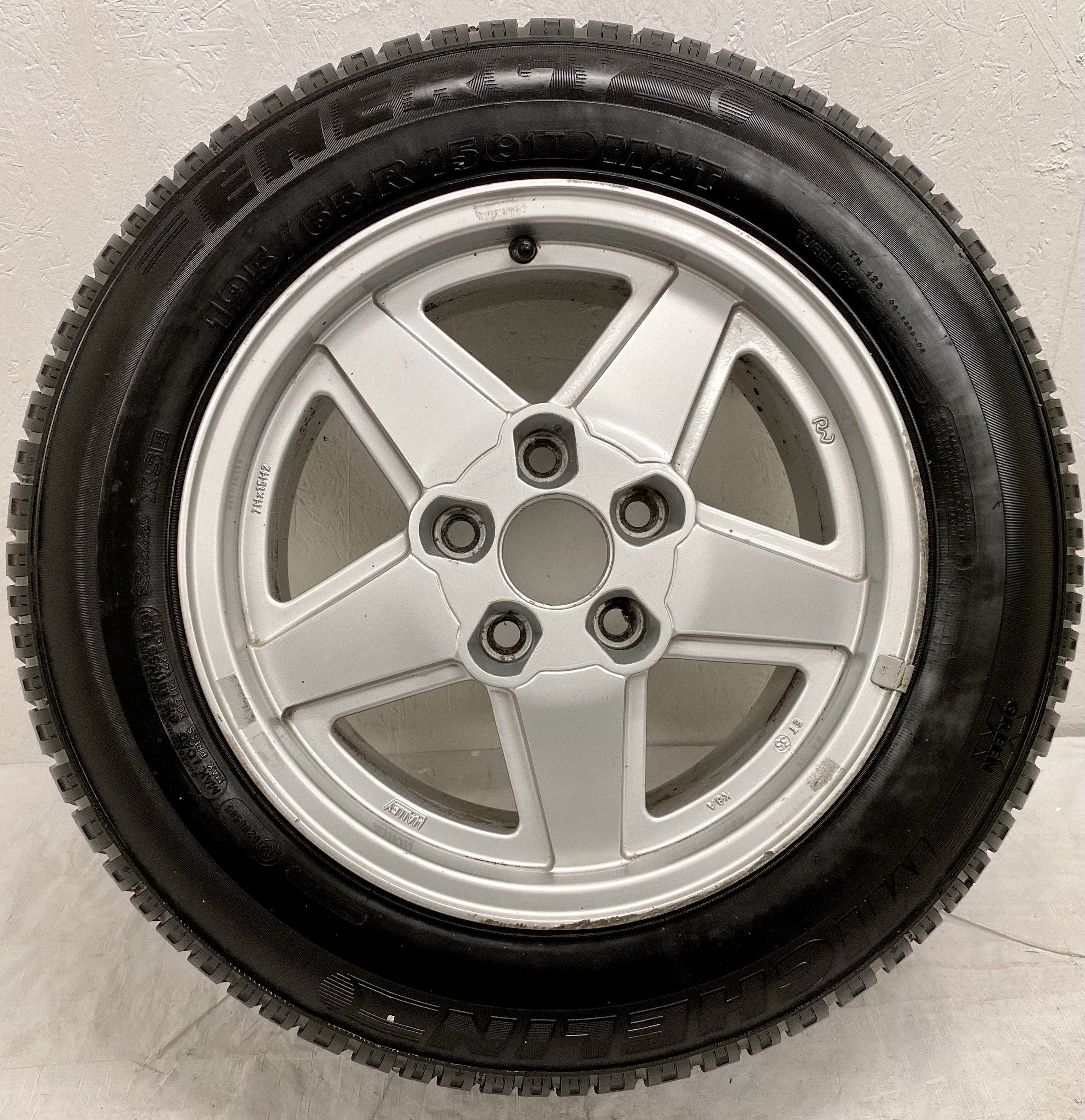 Kompletta Sommarhjul | 15" HALLEY 5x114.3 7x15 ET35 70.1 + 195/65 R15 91T MXT XSE Michelin Energy X Green | V105 + 114 Gamla däck | 6|6|4|4 mm - 8