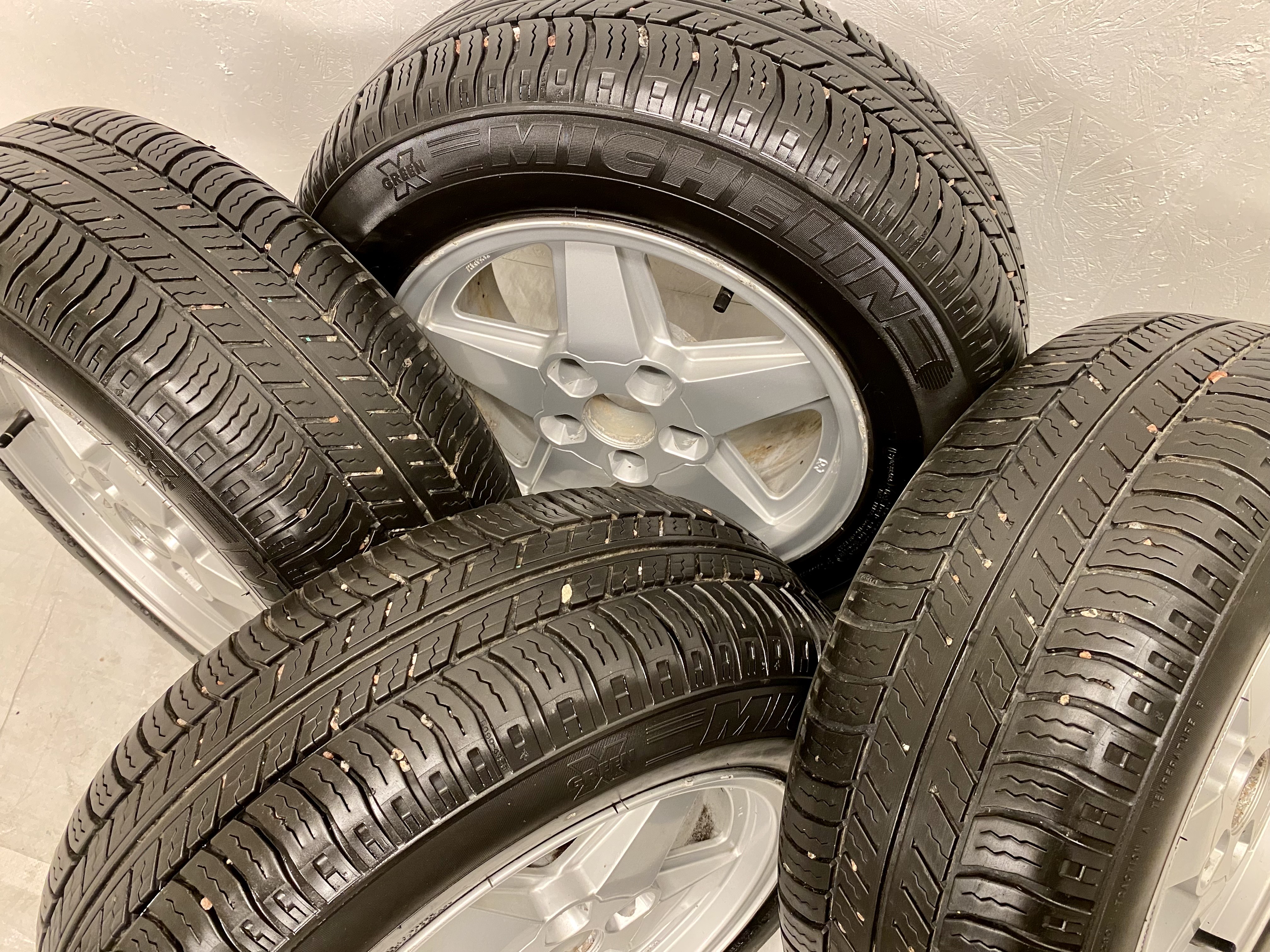 Kompletta Sommarhjul | 15" HALLEY 5x114.3 7x15 ET35 70.1 + 195/65 R15 91T MXT XSE Michelin Energy X Green | V105 + 114 Gamla däck | 6|6|4|4 mm - 3