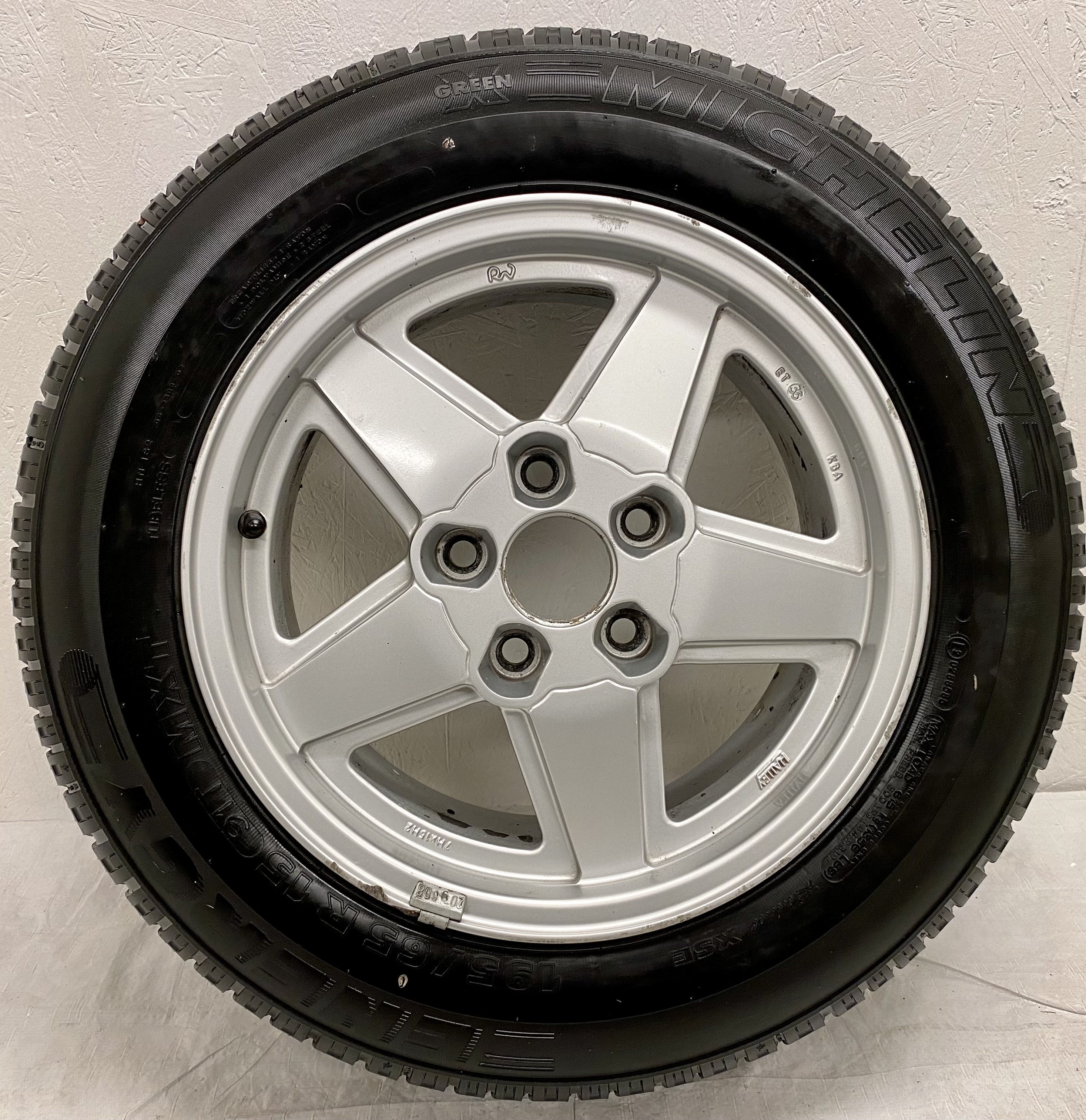 Kompletta Sommarhjul | 15" HALLEY 5x114.3 7x15 ET35 70.1 + 195/65 R15 91T MXT XSE Michelin Energy X Green | V105 + 114 Gamla däck | 6|6|4|4 mm - 6