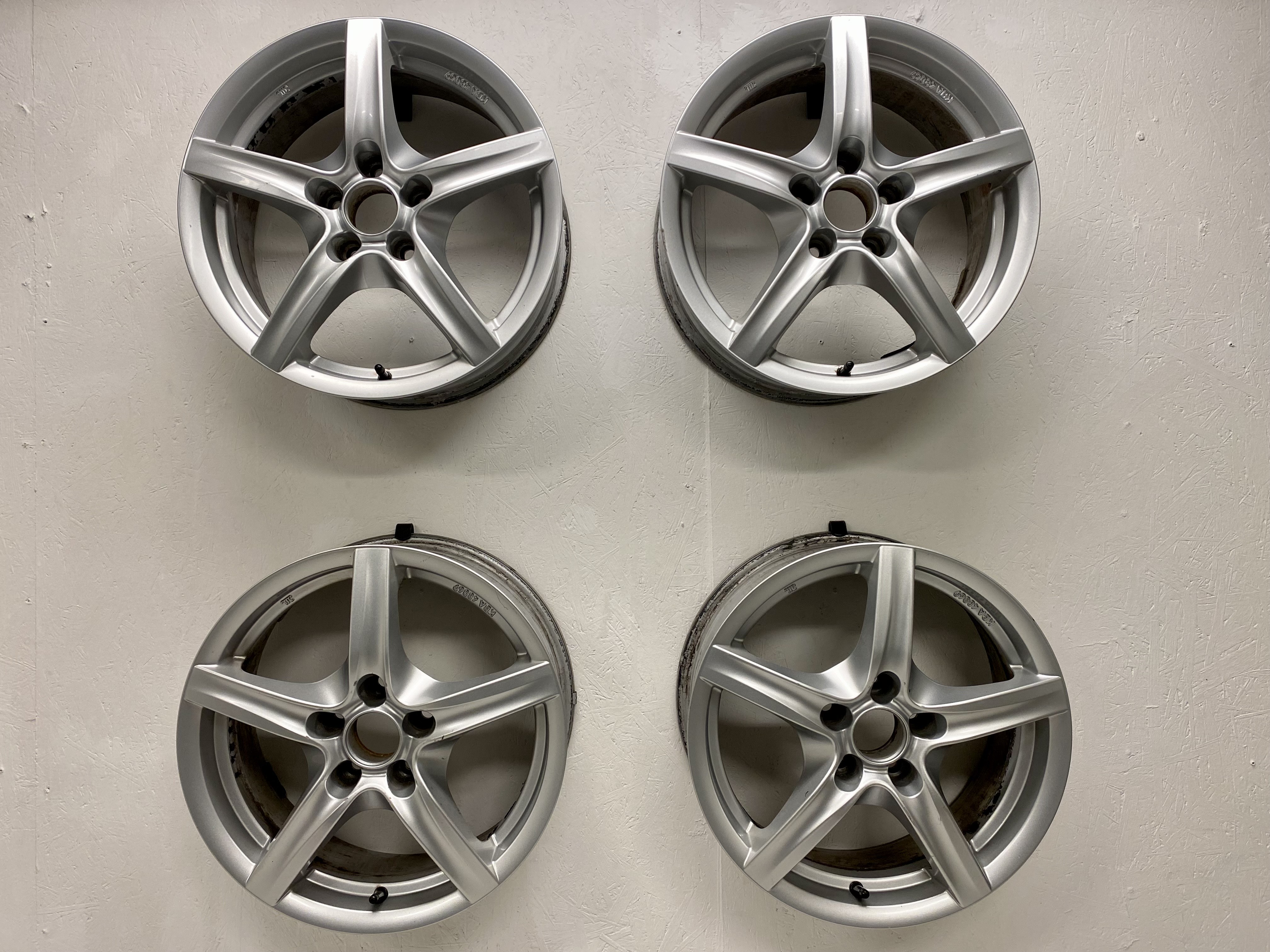 BEGAGNAT | 4 st | 16" ALUFÄLGAR Citroen C5 ALUTEC KBA48069 GR656 | 5x108 6.5x16 ET33 65.1