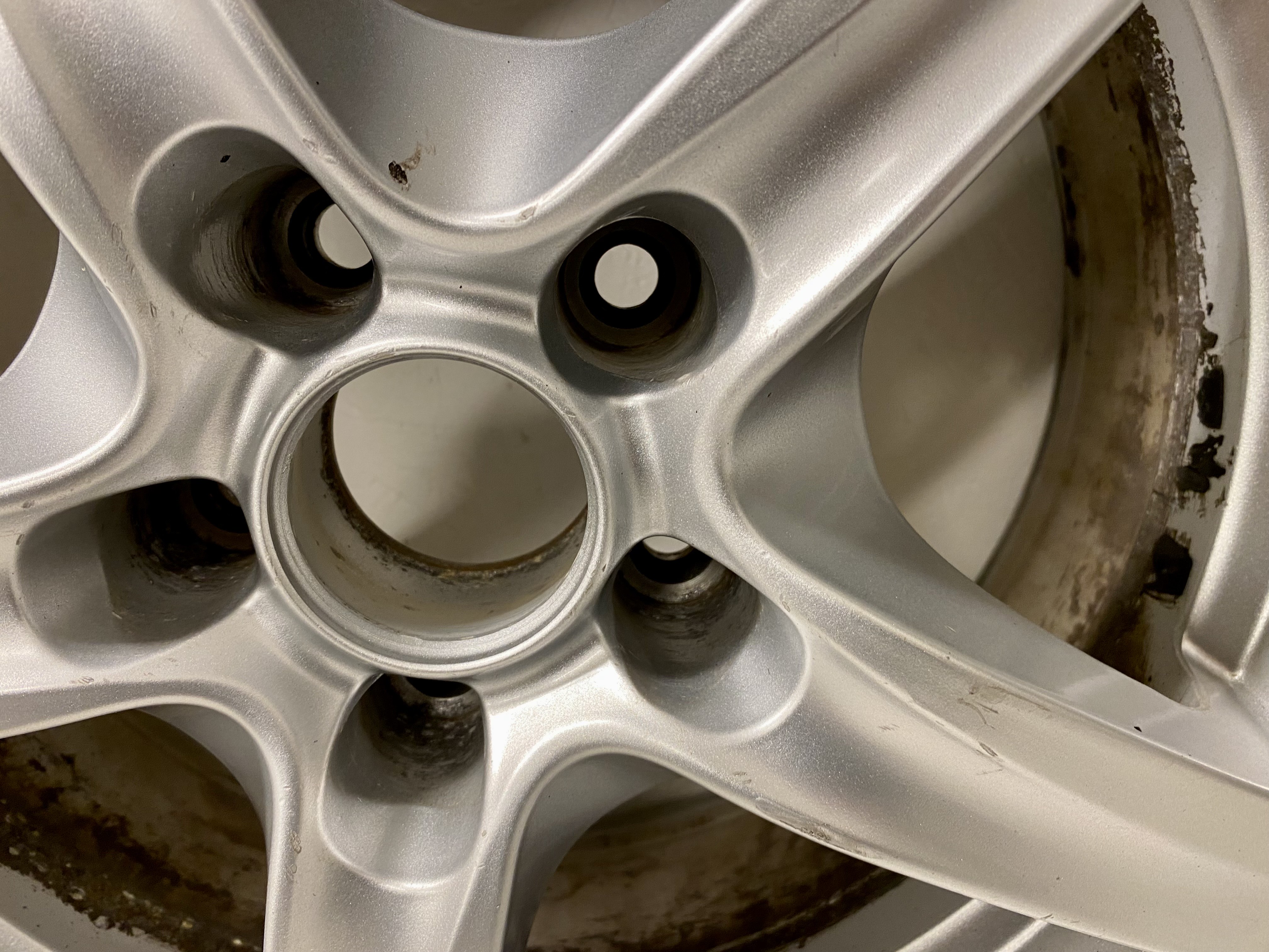 BEGAGNAT | 4 st | 16" ALUFÄLGAR Citroen C5 ALUTEC KBA48069 GR656 | 5x108 6.5x16 ET33 65.1 - 3