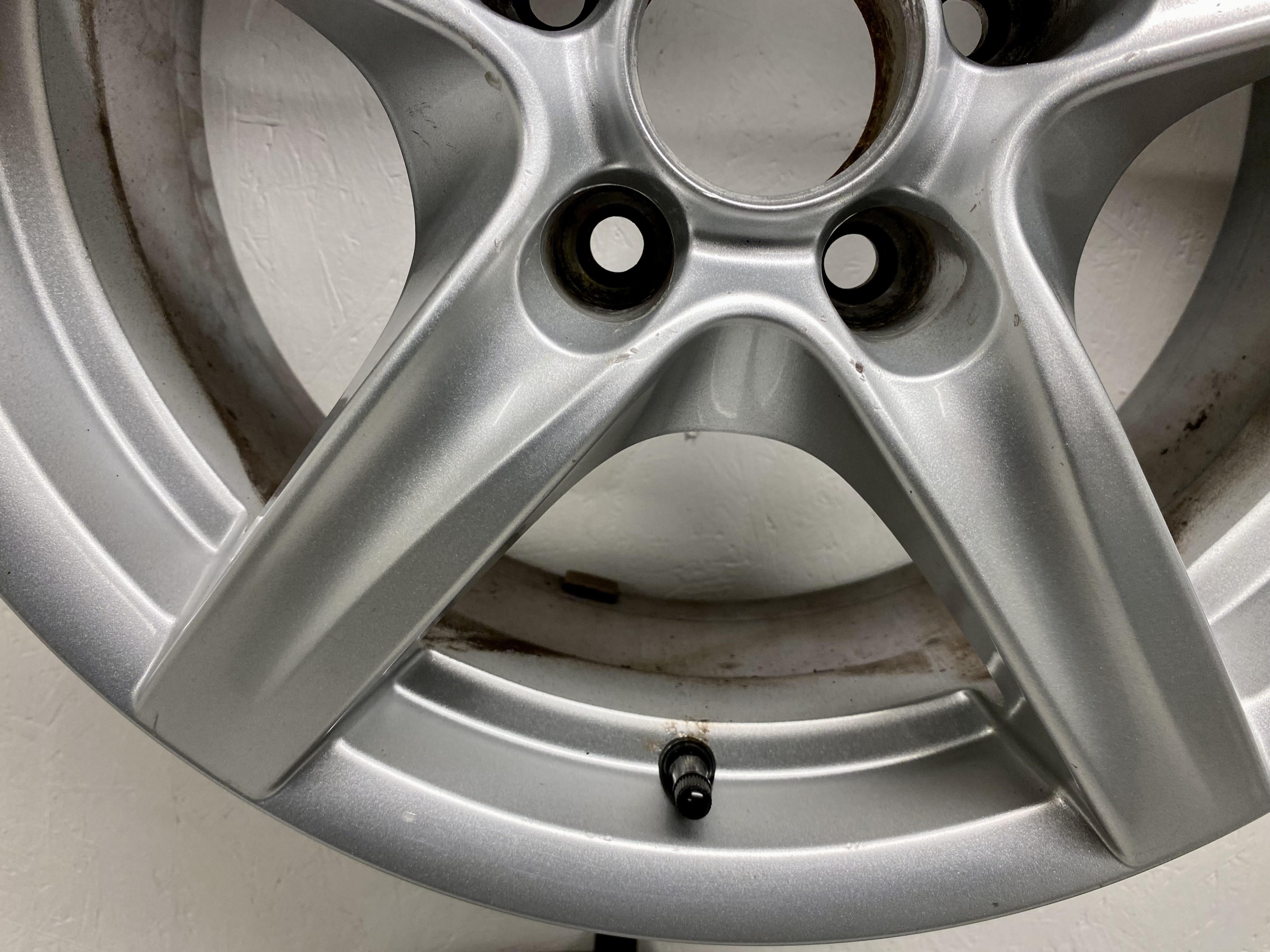 BEGAGNAT | 4 st | 16" ALUFÄLGAR Citroen C5 ALUTEC KBA48069 GR656 | 5x108 6.5x16 ET33 65.1 - 9