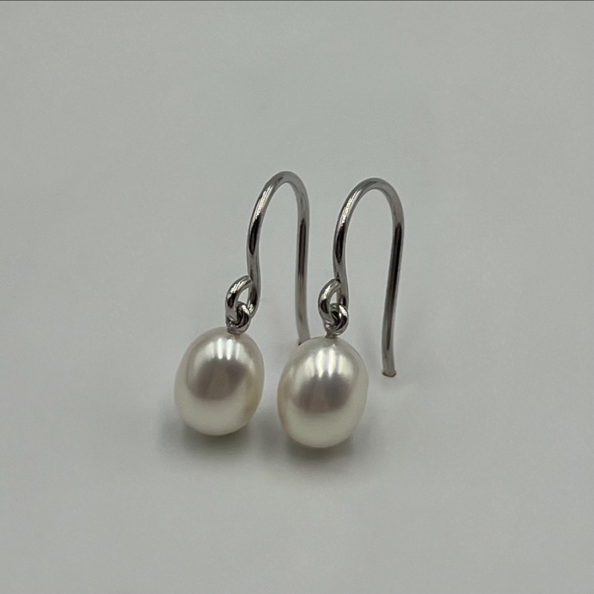 Örhängen pärla vit 7 mm krok silver 