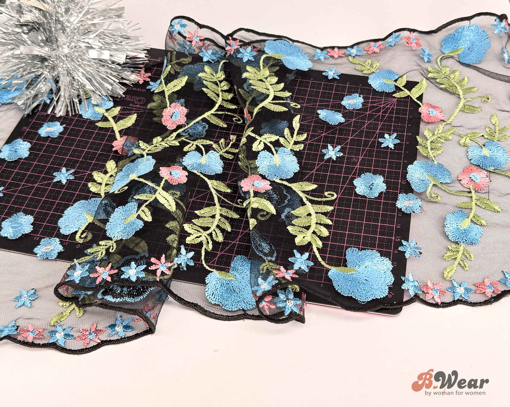Black non-stretch lace with beautiful flowers light blue & pink - 25 cm - 2