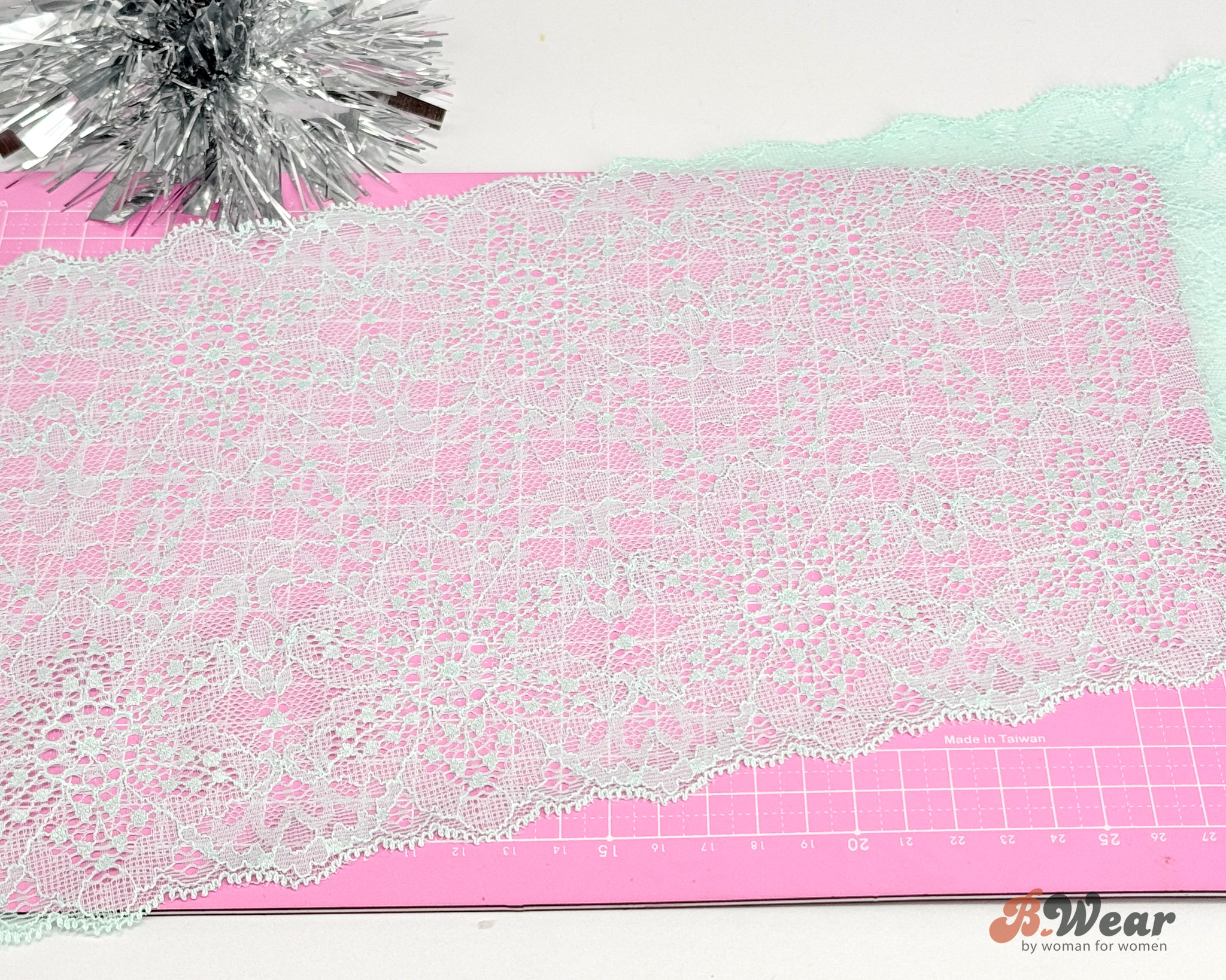 Icy morn stretch lace with beautiful pattern - 20 cm - 3