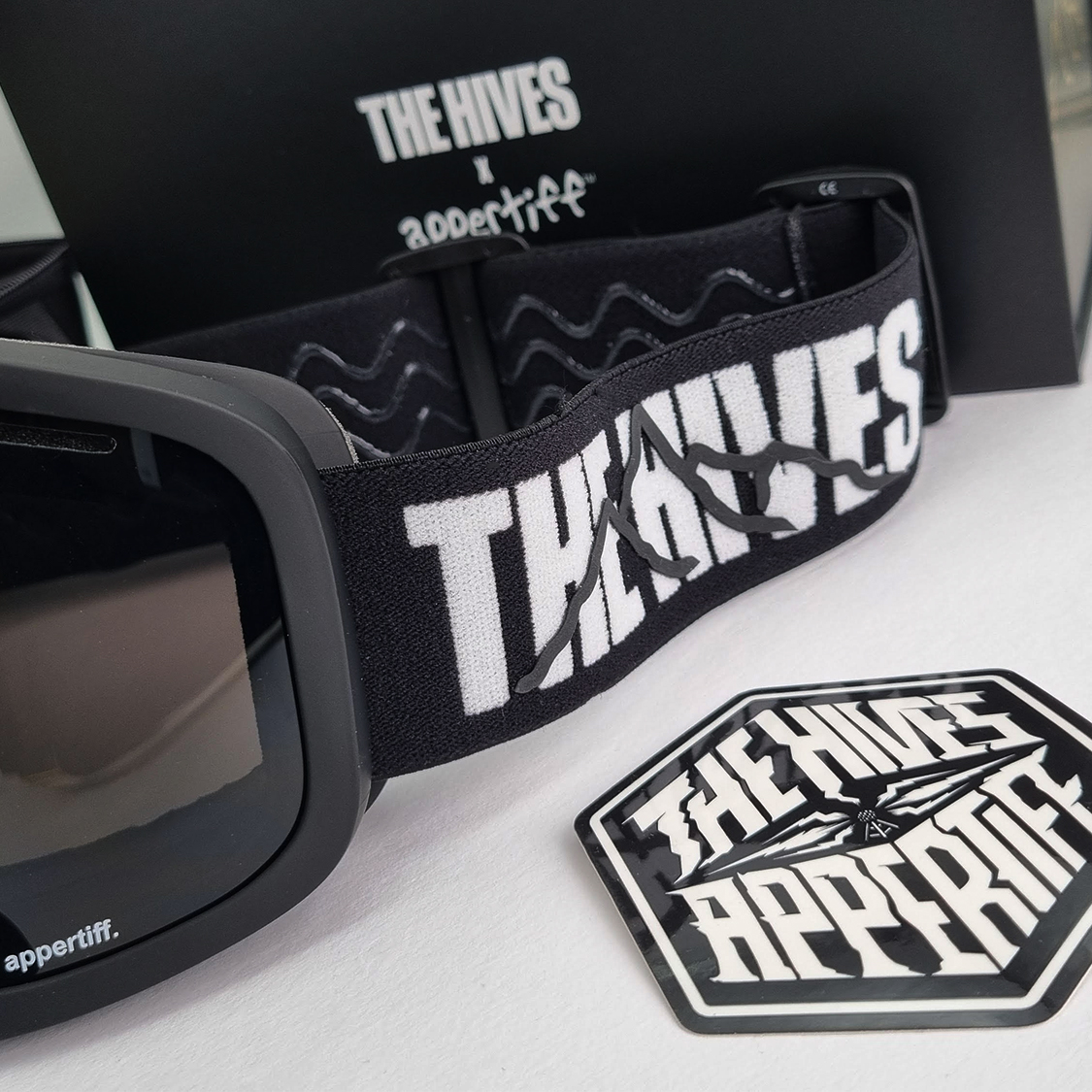 appertiff x THE HIVES - DWG Blackout - 7
