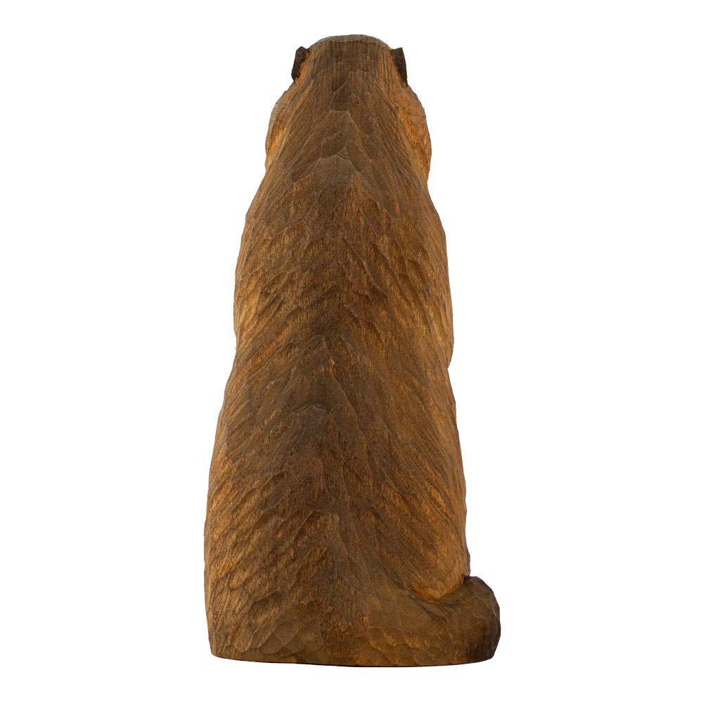 Eine handgeschnitzte Murmeltiere-Figur von hinten, mit deutlich erkennbarer Rückenstruktur.