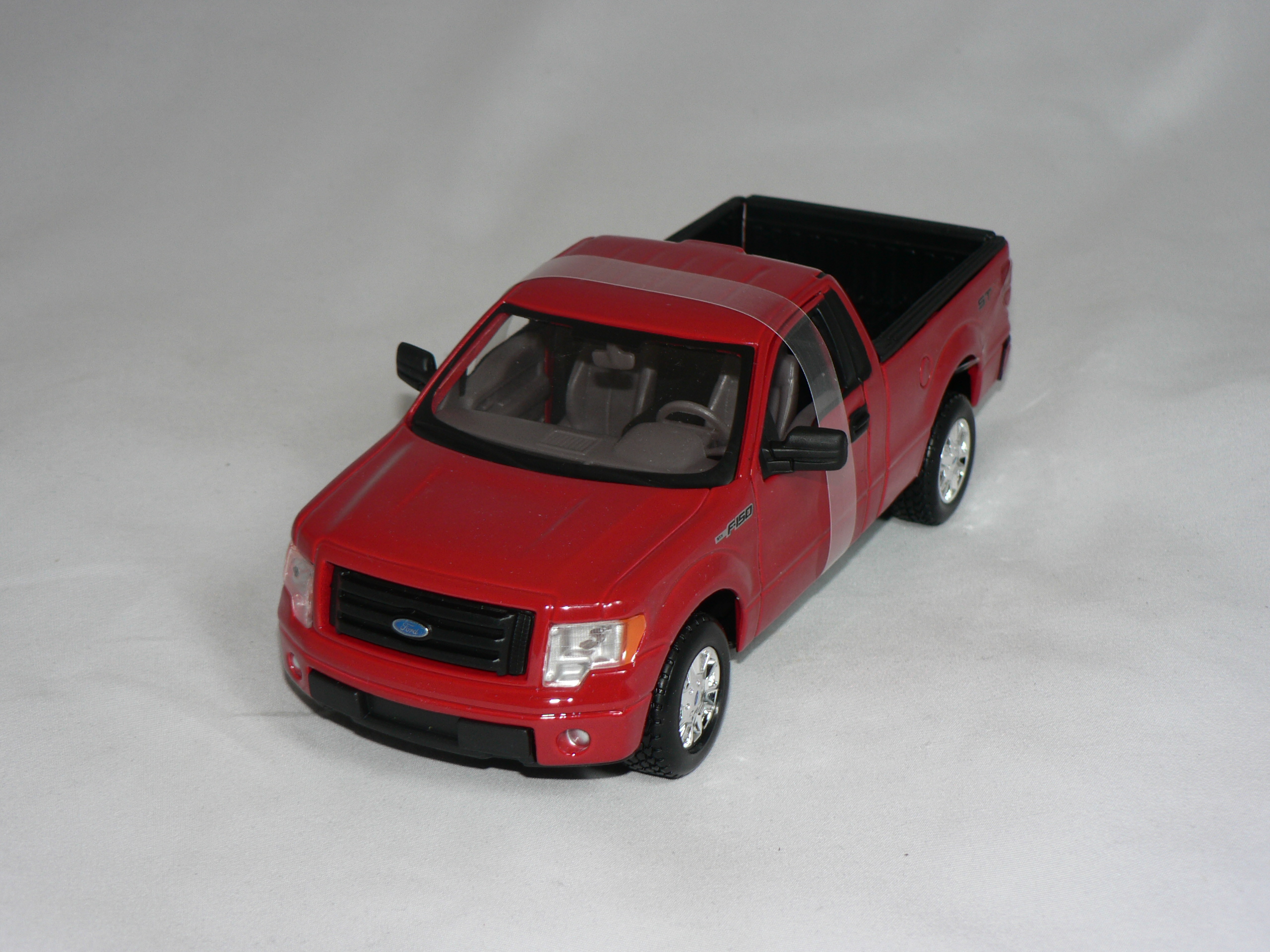 Ford F 150  STX   1:24  Maisto