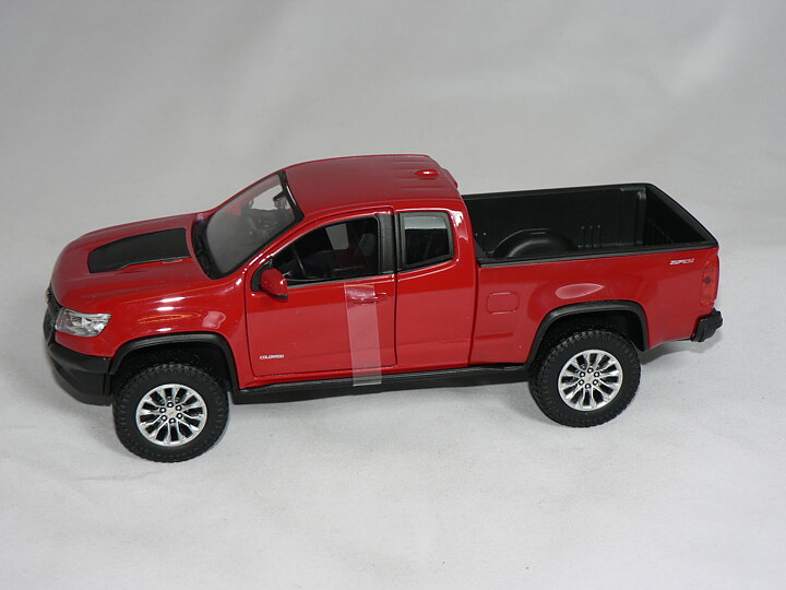 Chevrolet  Colorado ZR2  2017  1:24 Maisto
