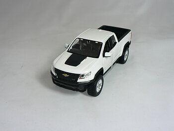 Chevrolet Colorado ZR2  2017  1:24  Maisto