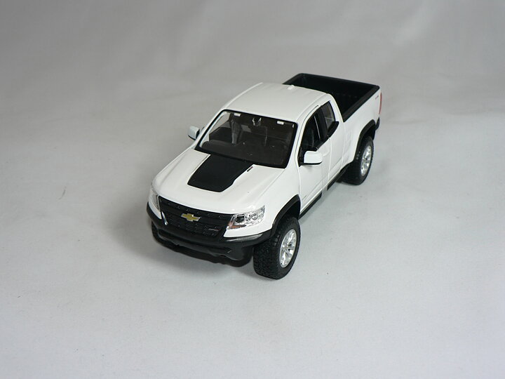 Chevrolet Colorado ZR2  2017  1:24  Maisto