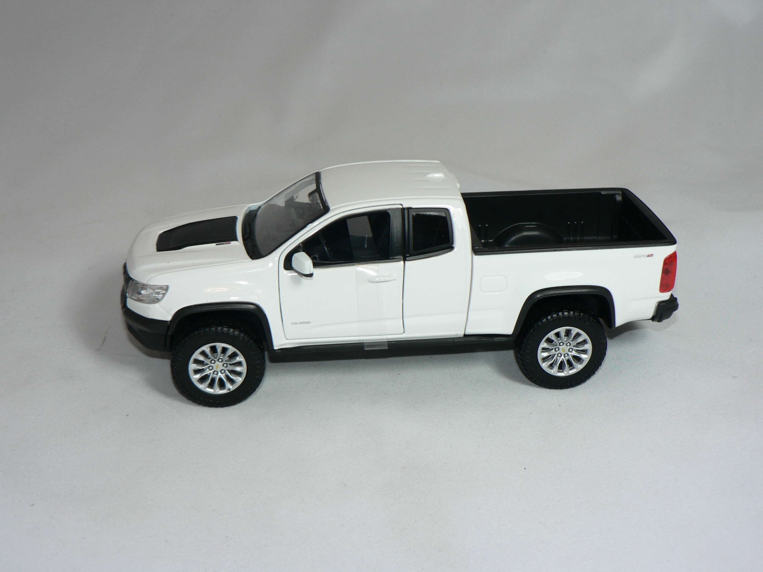 Chevrolet Colorado ZR2  2017  1:24  Maisto - 3