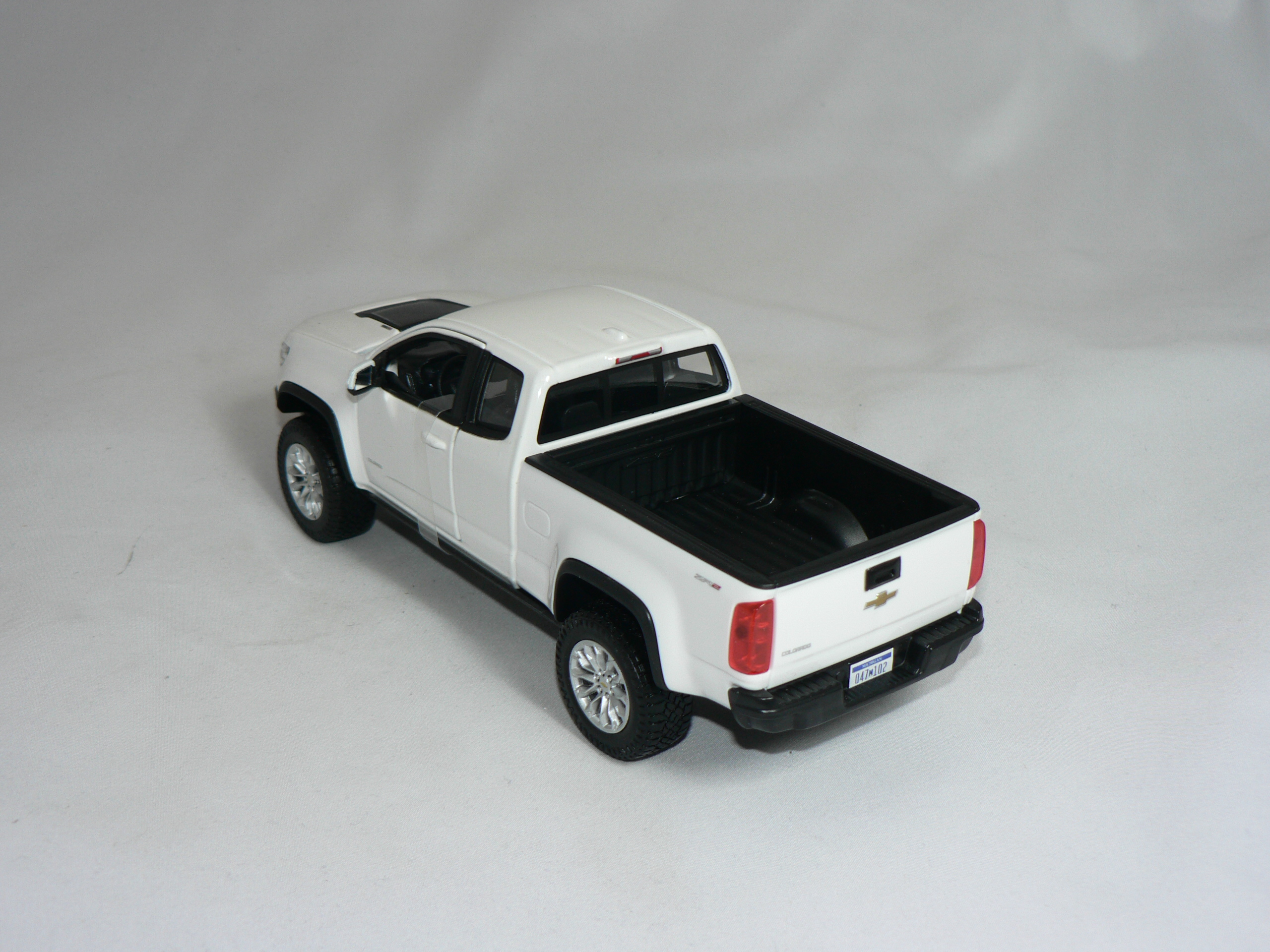 Chevrolet Colorado ZR2  2017  1:24  Maisto - 2