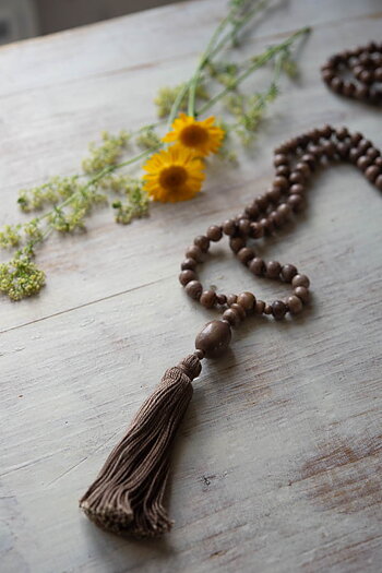 Ajlajk - Halsband med tofs Light Potato
