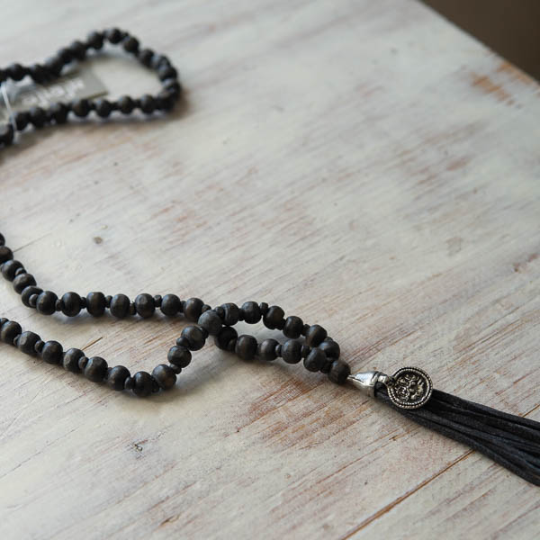 Ajlajk - Halsband med tofs och amulett Charcoal - 4