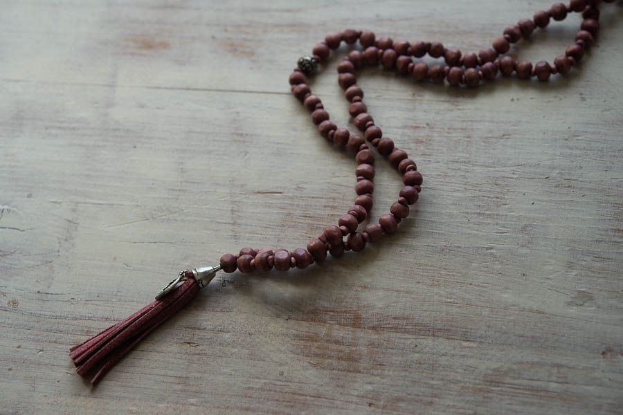 Ajlajk - Halsband med tofs och amulett Rose - 6