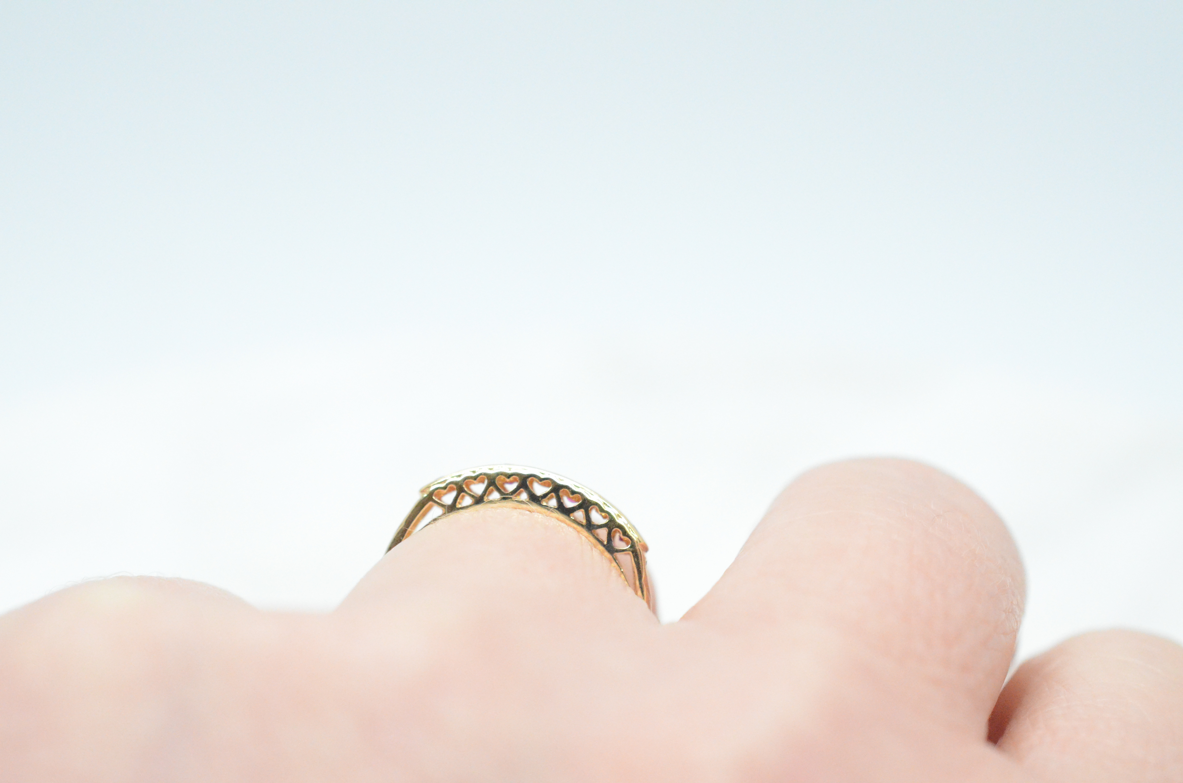 Second Hand ring with white and red gemstones - 3